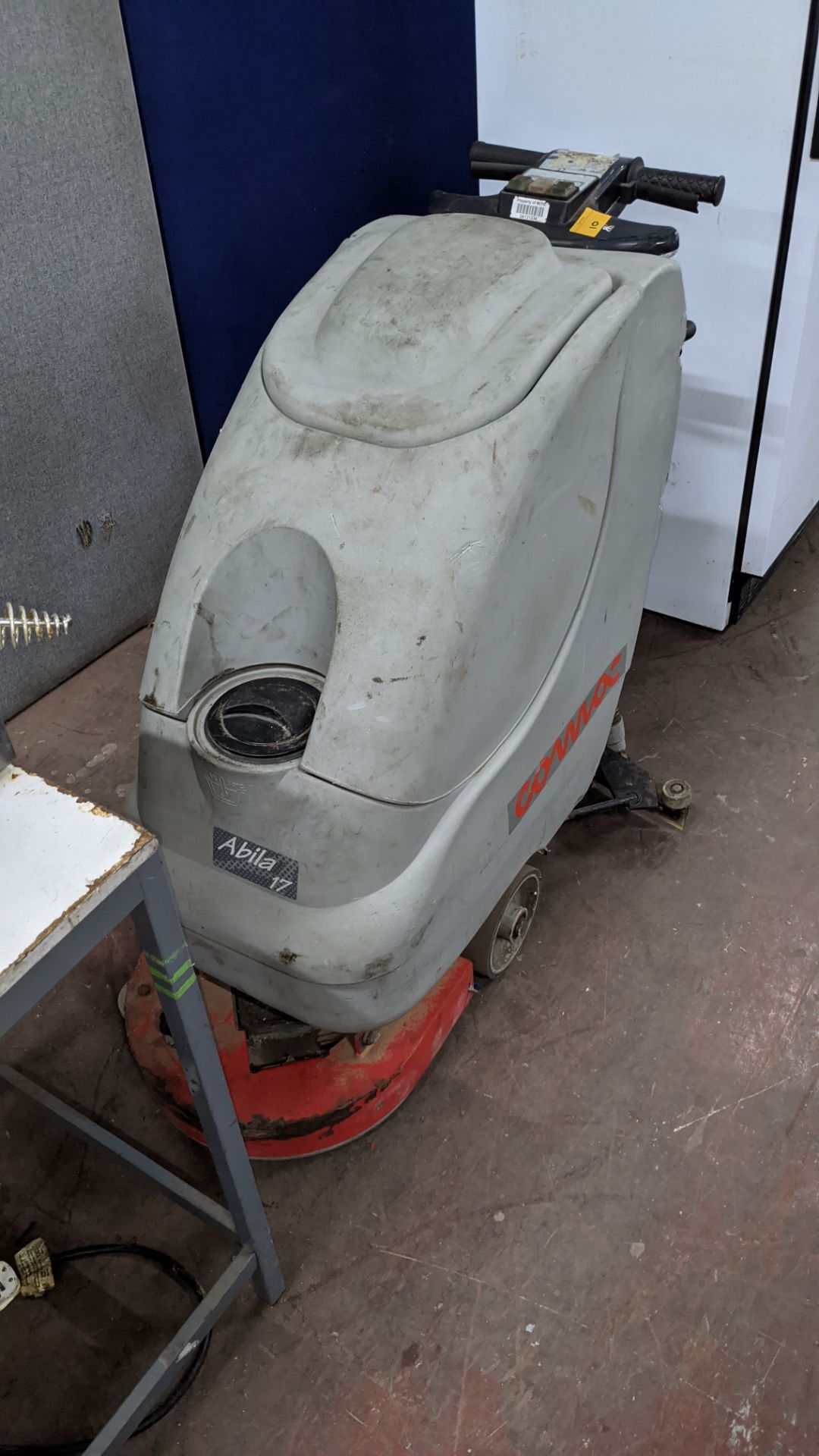 Comac electric floor scrubbing machine - Image 3 of 7