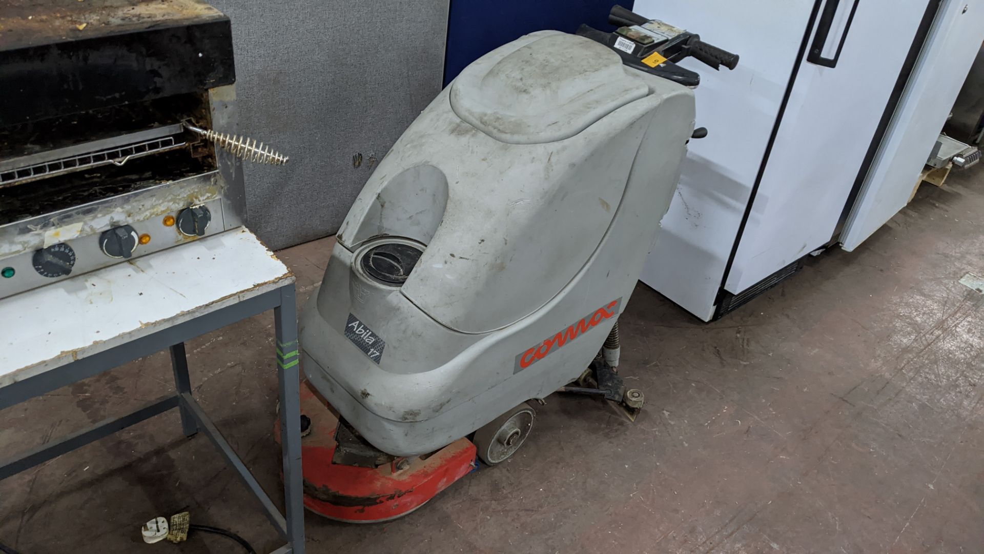 Comac electric floor scrubbing machine - Image 2 of 7