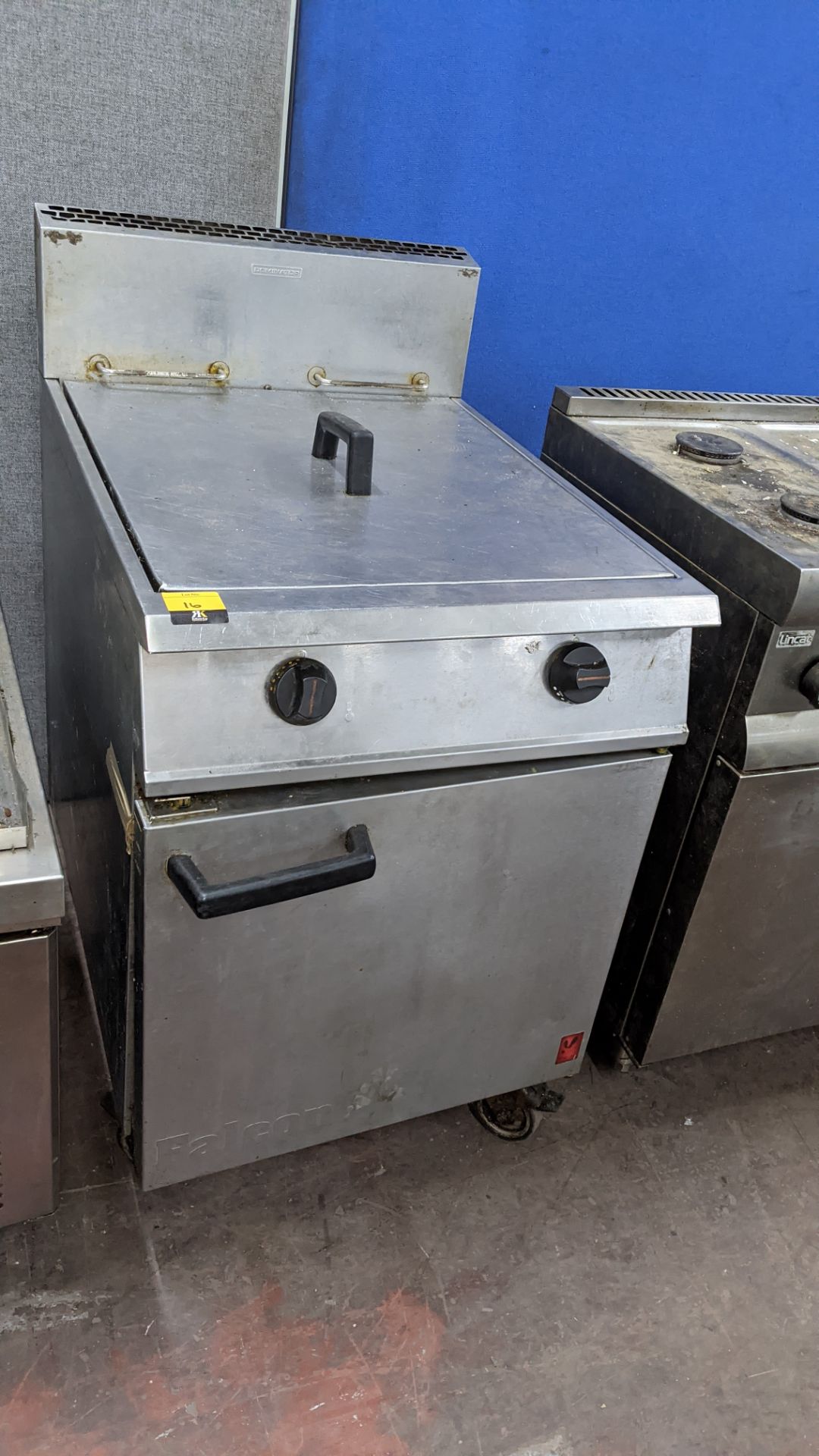 Falcon Dominator floor standing twin well deep fat fryer - Image 2 of 5