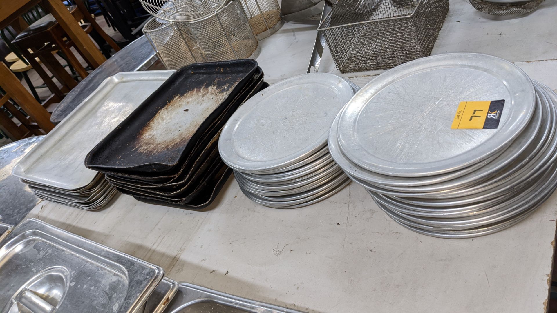 Row of assorted round & rectangular metal trays - Image 2 of 3