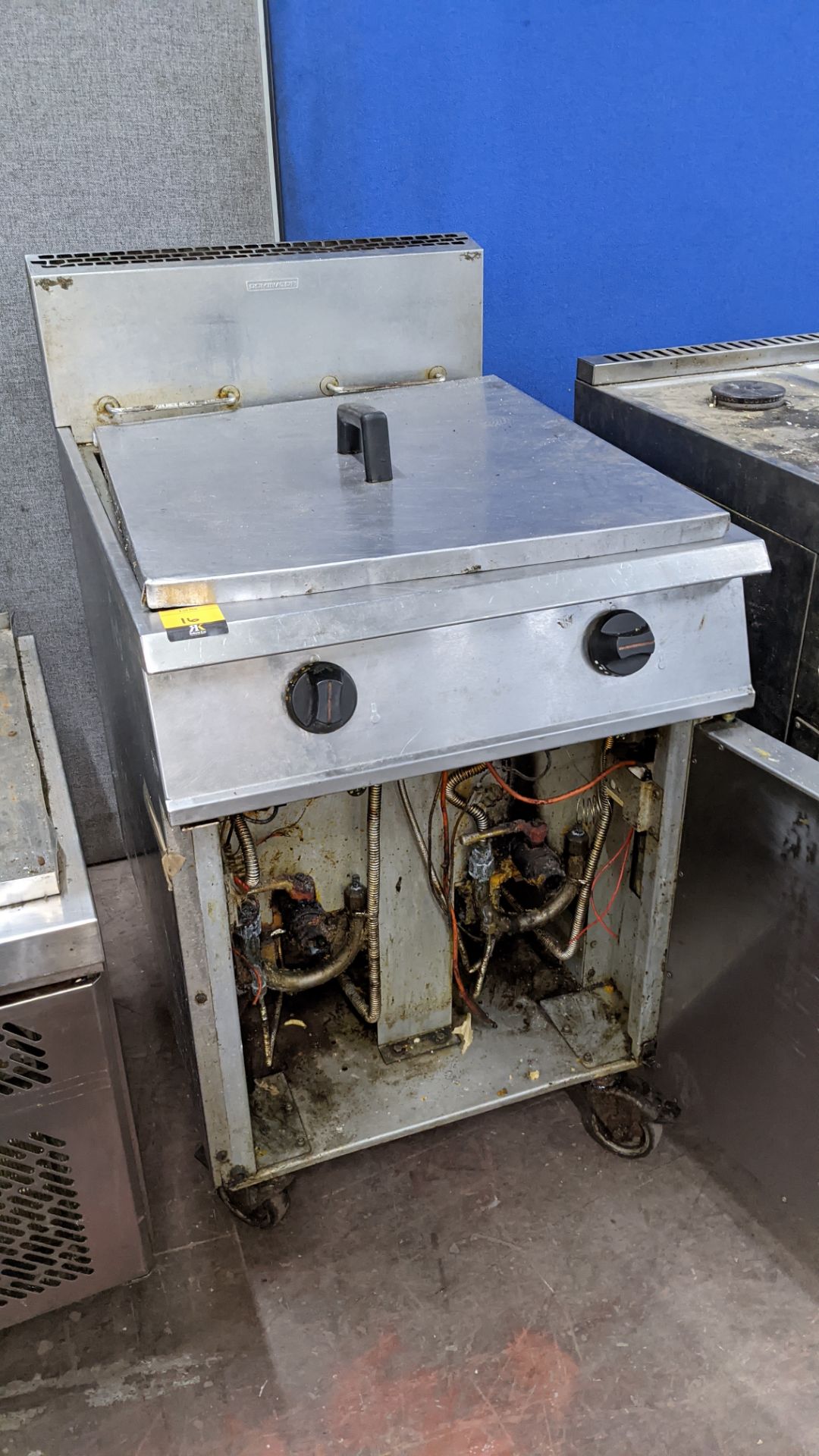 Falcon Dominator floor standing twin well deep fat fryer - Image 5 of 5