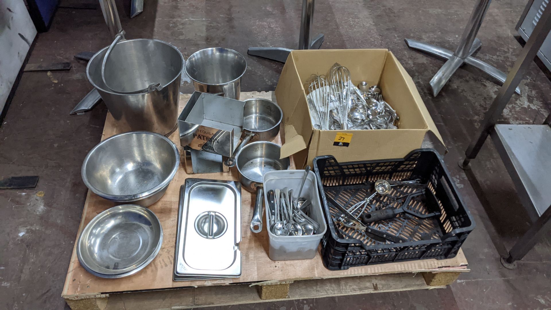 The contents of a pallet of assorted utensils & other catering related items