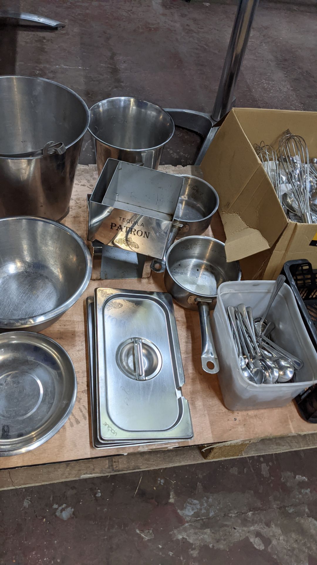 The contents of a pallet of assorted utensils & other catering related items - Image 4 of 5