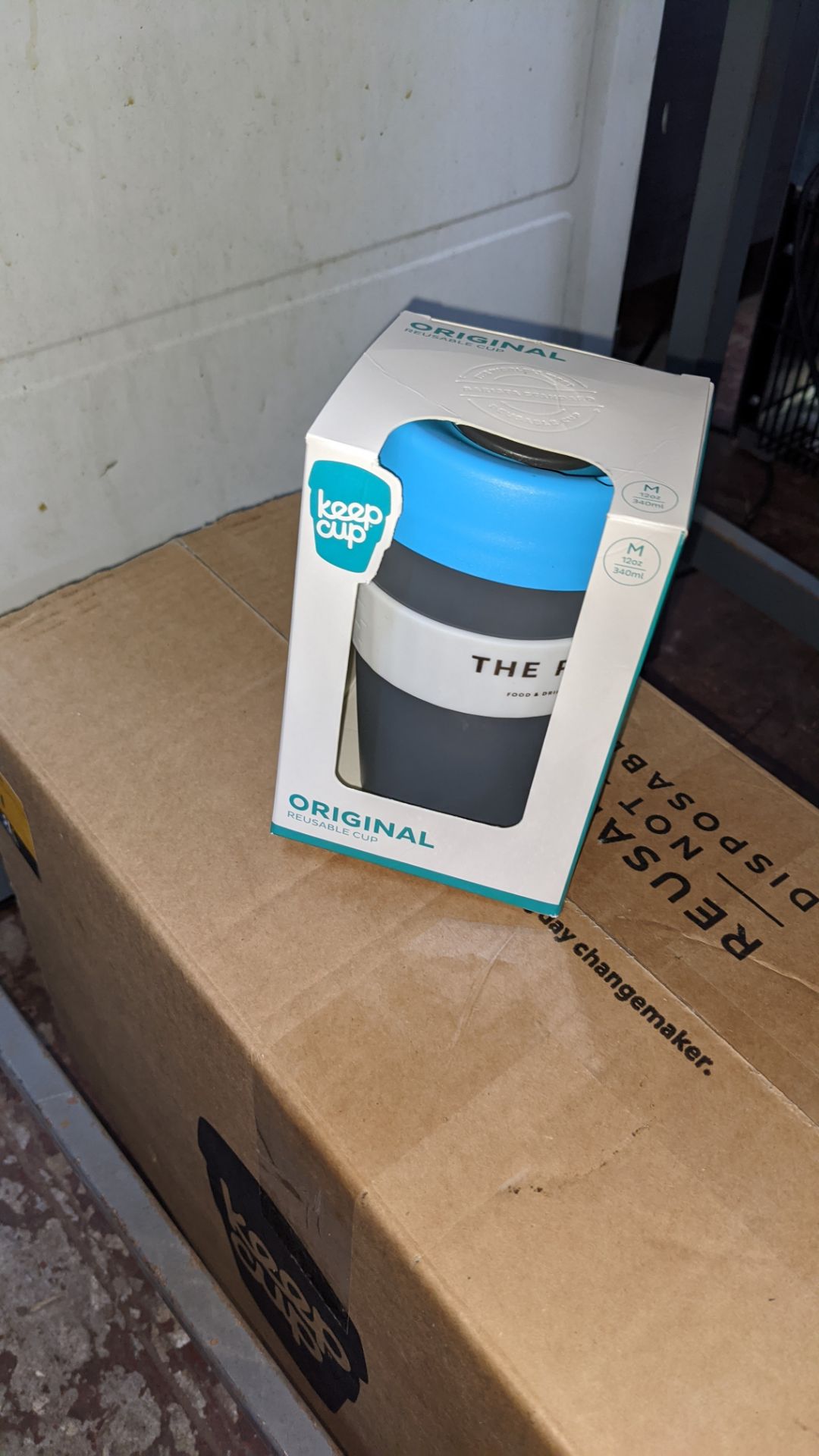 20 off Keepcup original reusable cup, size medium (12oz/340ml). Each unit is dark grey with a turqu - Image 2 of 6