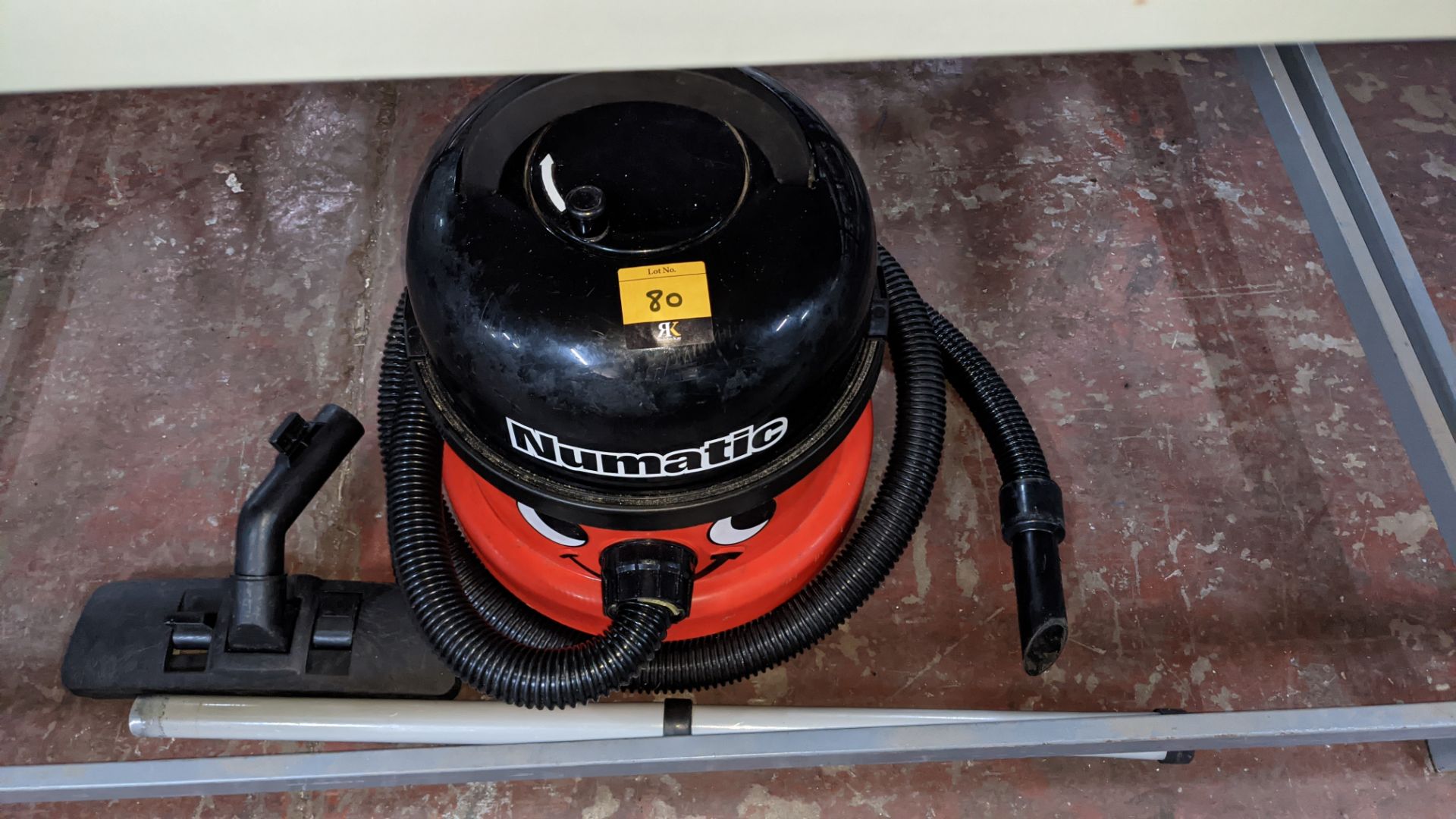 Numatic Henry vacuum cleaner - Image 2 of 4