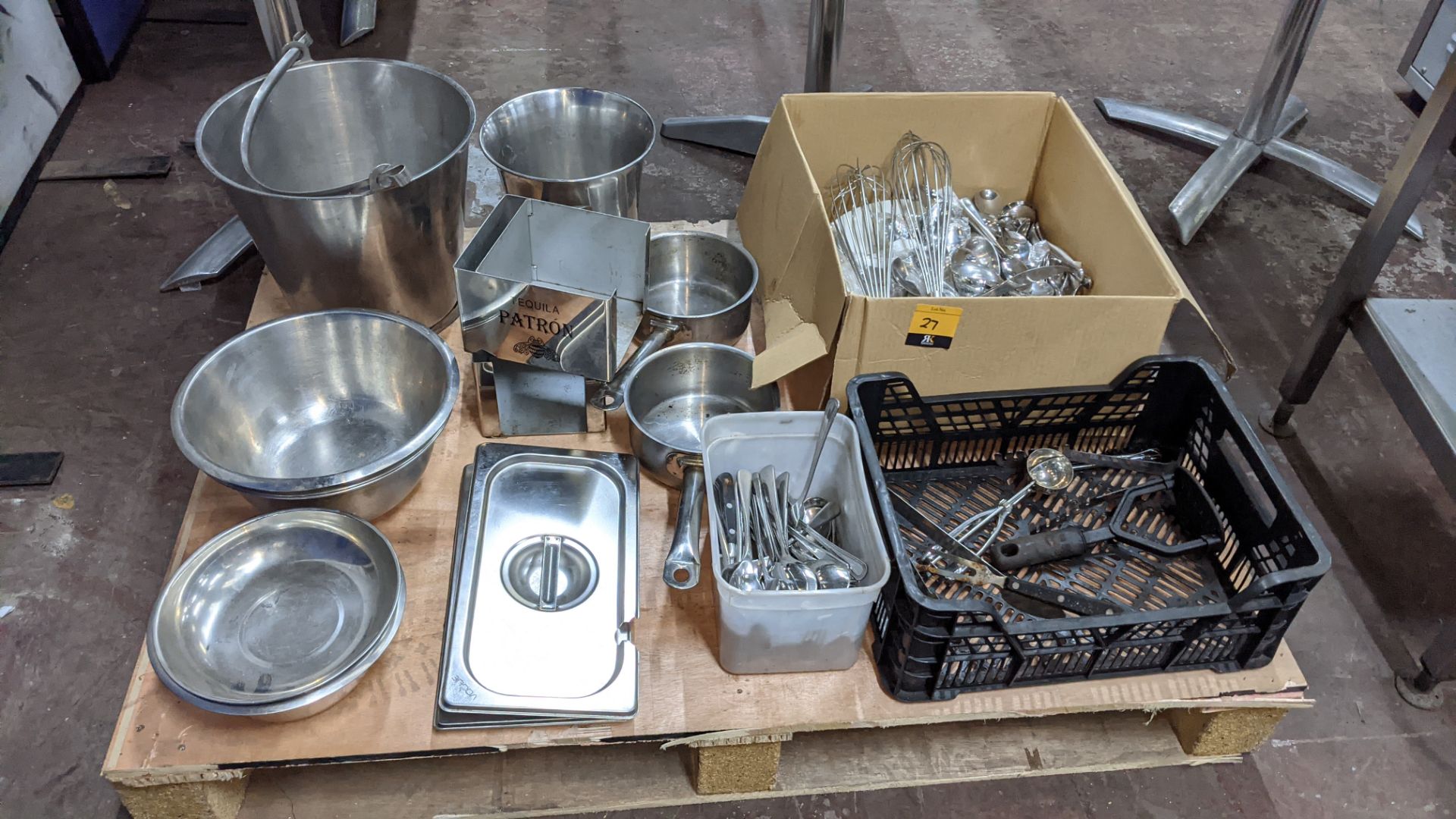 The contents of a pallet of assorted utensils & other catering related items - Image 2 of 5