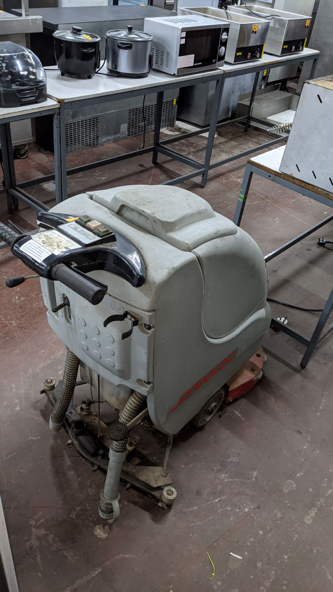 Comac electric floor scrubbing machine - Image 6 of 7