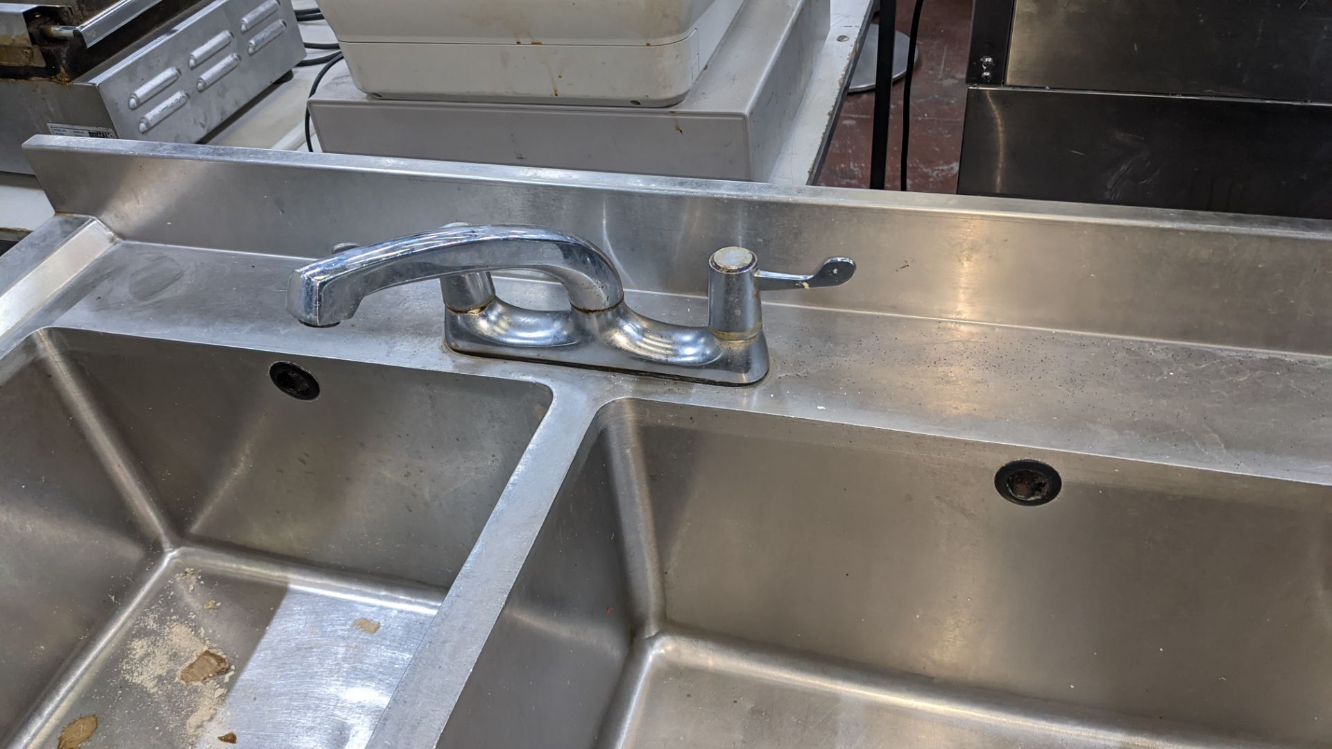 Floor standing stainless steel twin bowl sink incorporating drainer to the right & mixer taps - Image 4 of 5