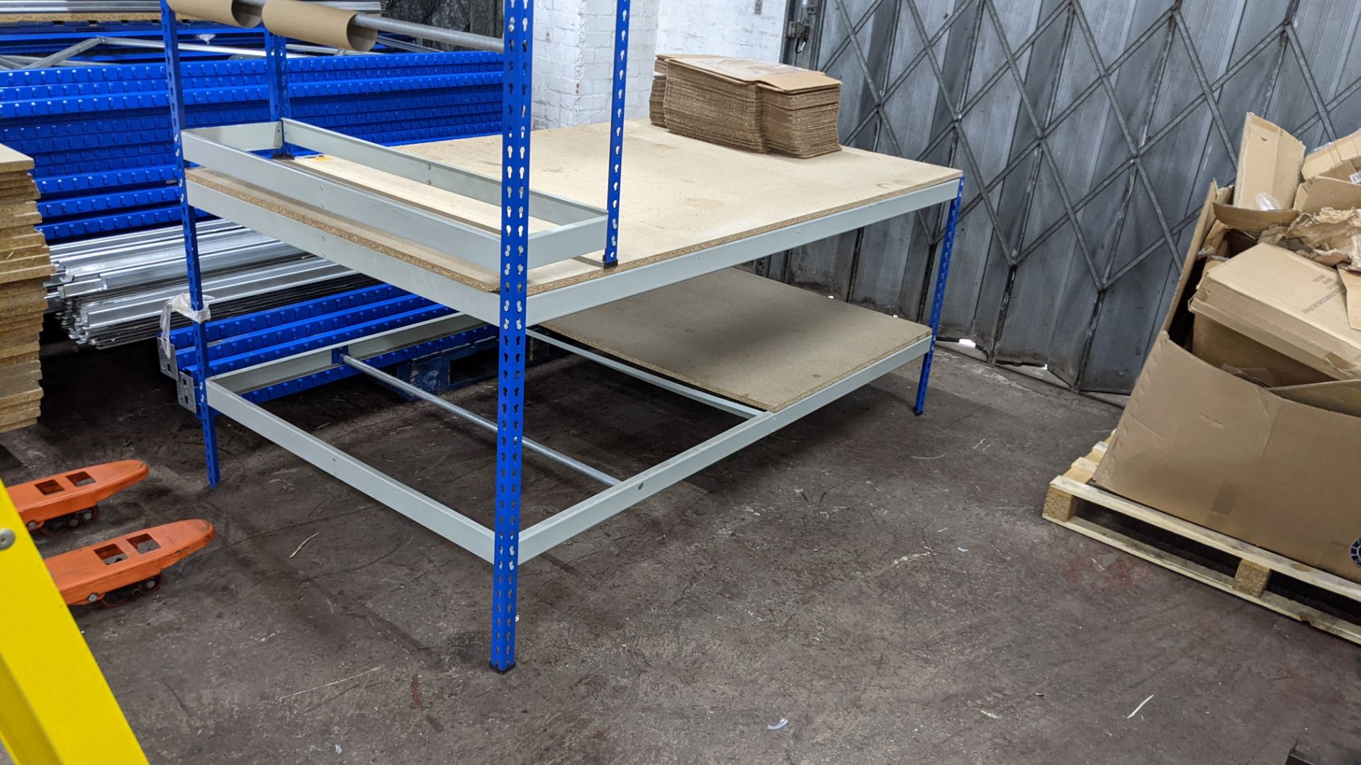 Packing bench with roller dispenser section plus small quantity of flatpack boxes as pictured on top - Image 3 of 8