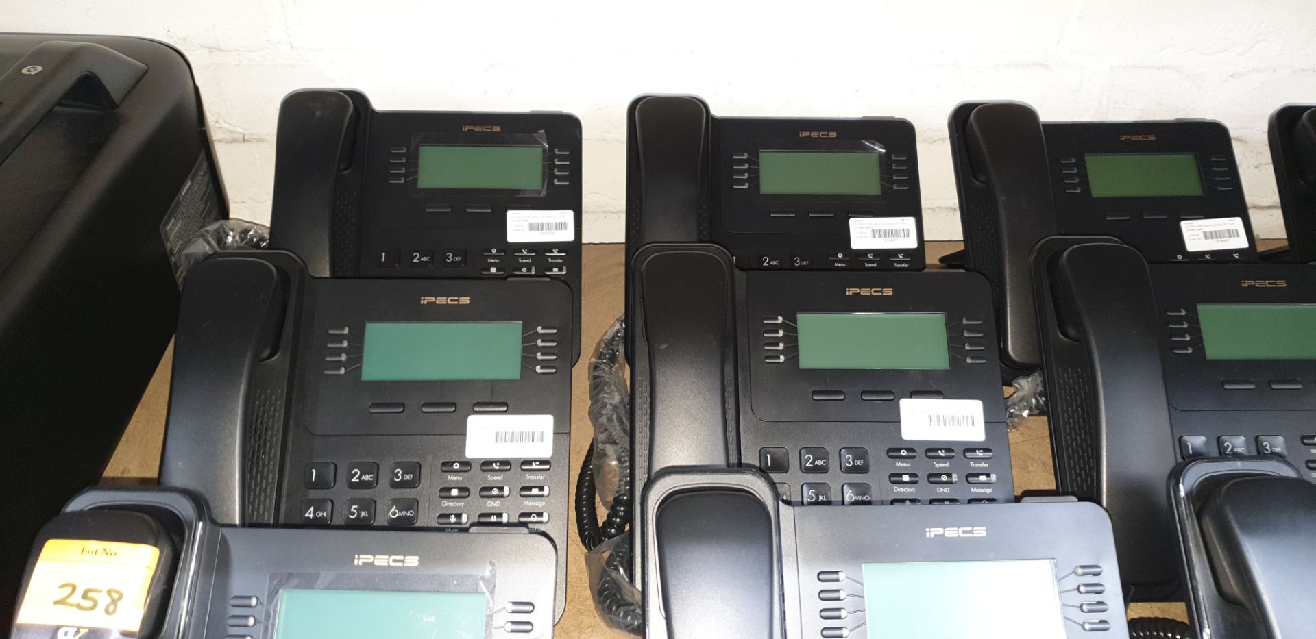 13 off iPECS IP phone handsets, comprising 12 off model LIP-9030 & 1 off LIP model 9020 with 24 butt - Image 3 of 8