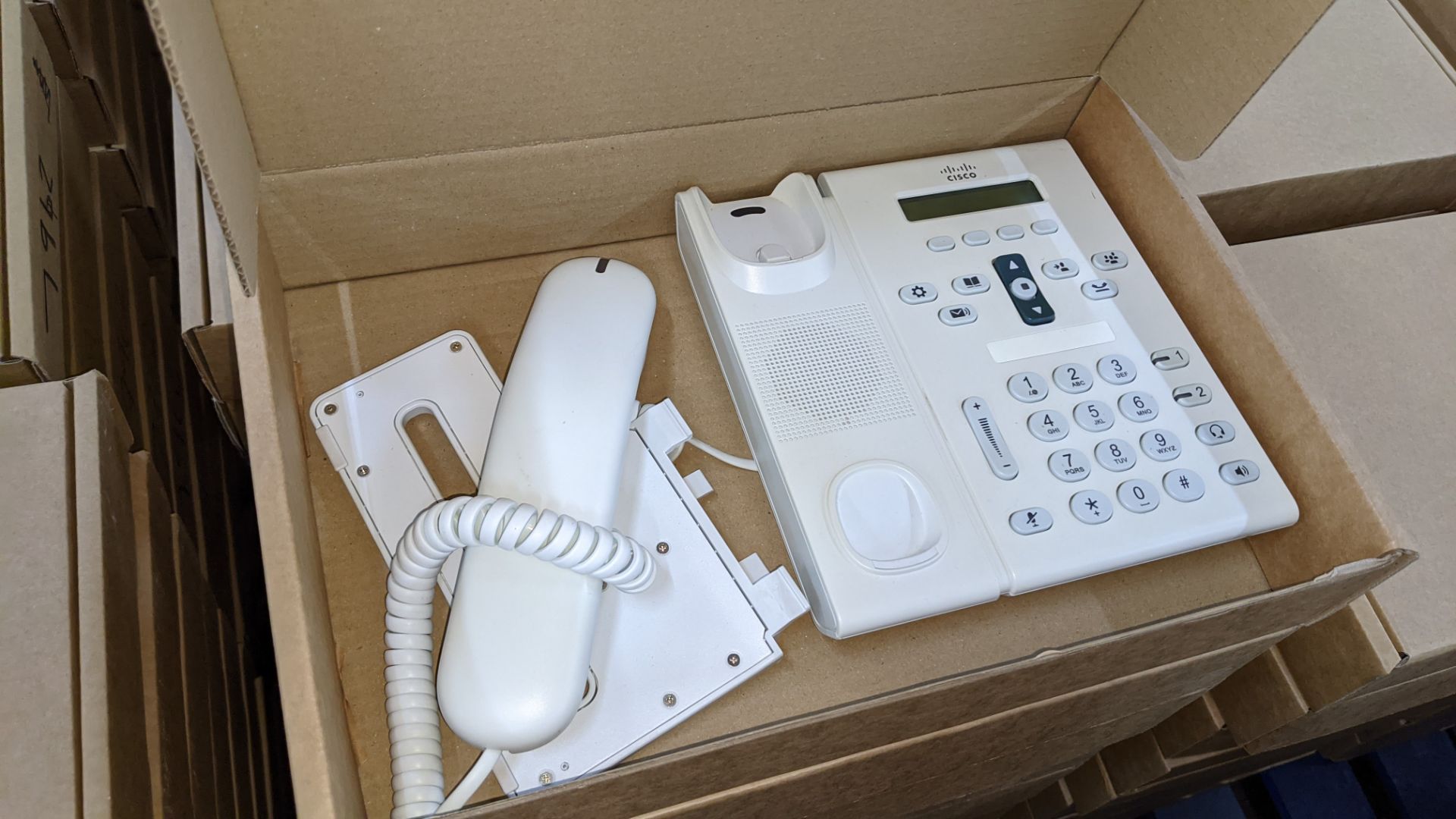 12 off Cisco model 6921 telephone handsets in white - Image 2 of 3