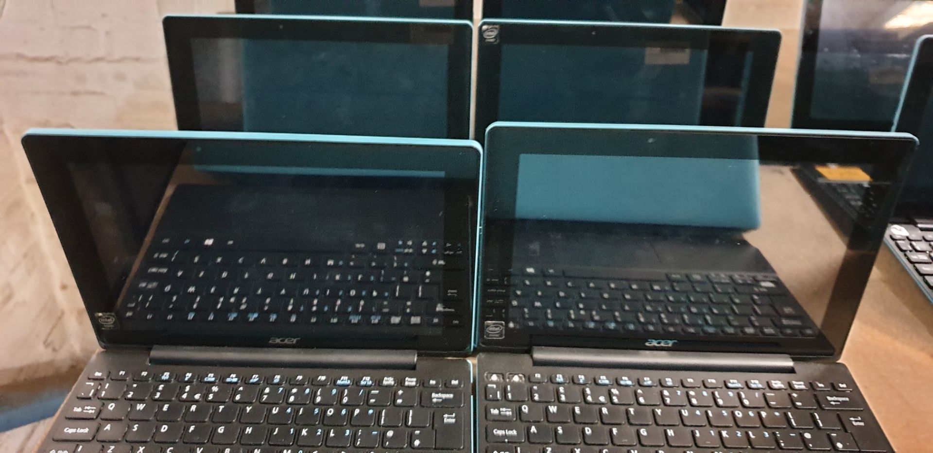 8 off Acer Switch 10E Atom computers with touchscreen displays & detachable keyboards. No power pack - Image 8 of 23