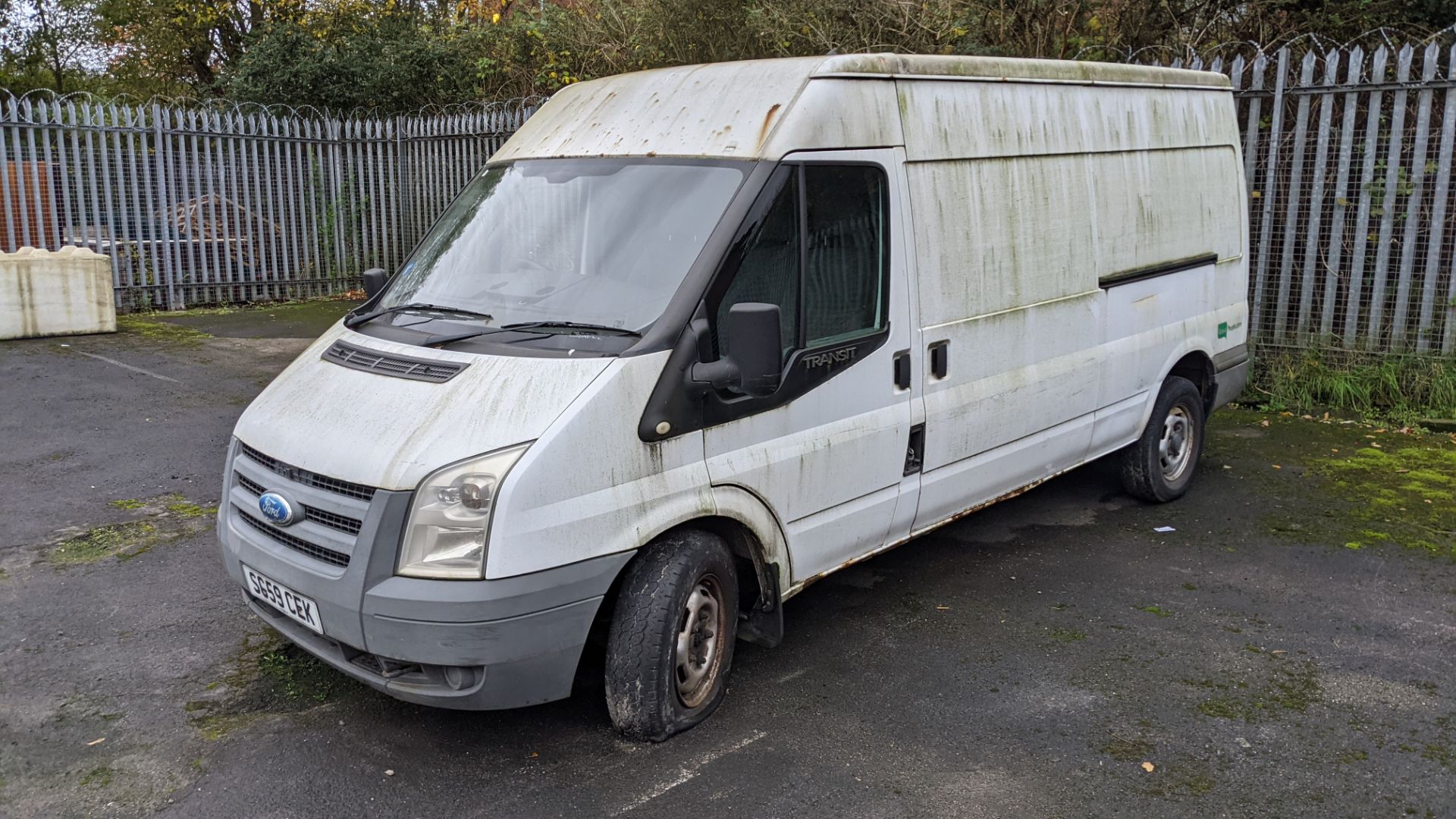 SG59 CEK Ford Transit 100 T350L RWD panel van, 2402cc diesel engine. Colour: White. First registered - Image 4 of 21