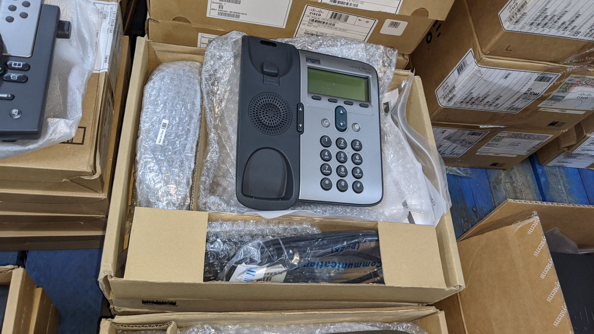 13 off Cisco handsets, model 7940, 7911 & 7971. Appear to be new & unused in Cisco branded boxes - Image 4 of 6