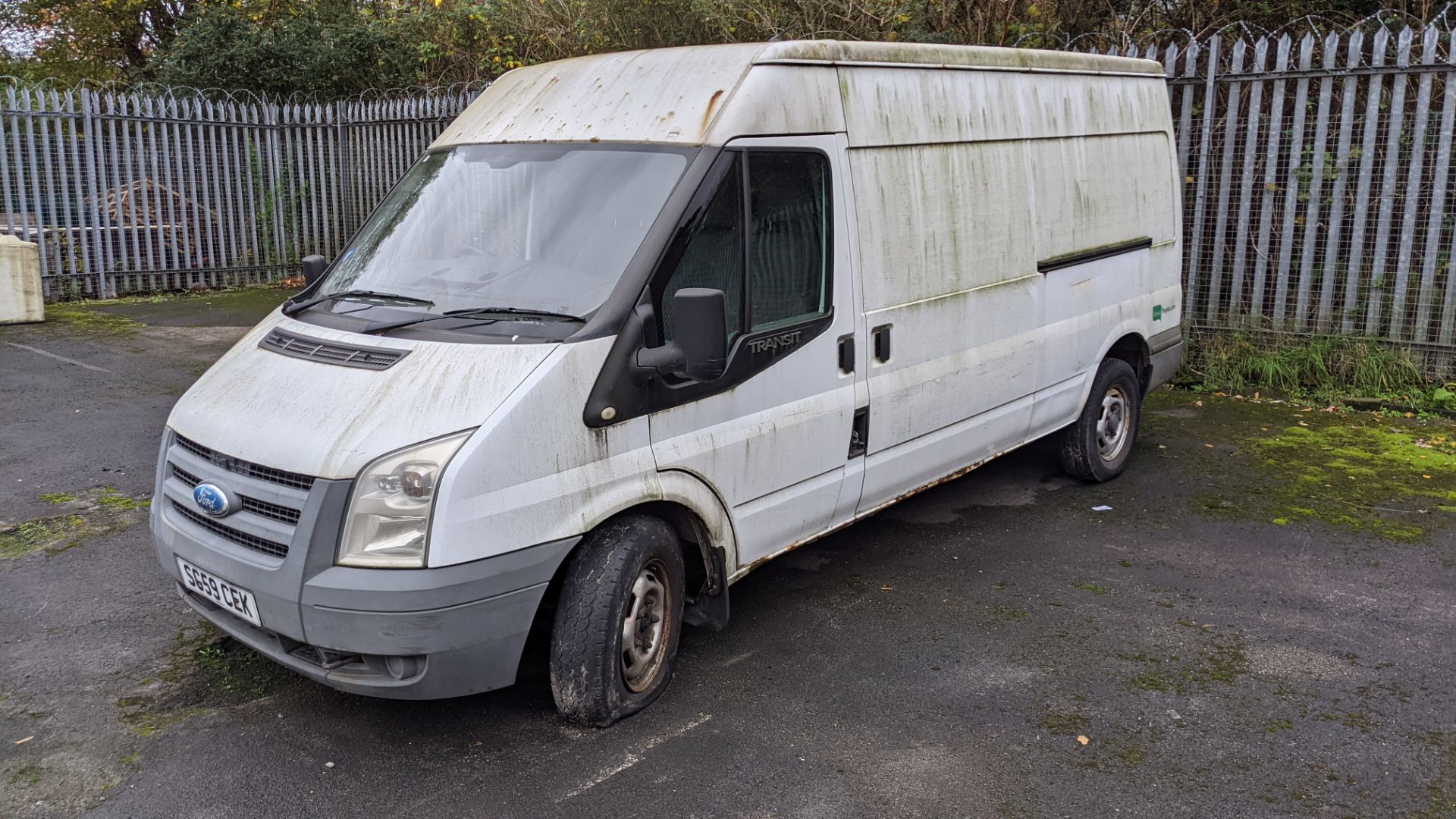 SG59 CEK Ford Transit 100 T350L RWD panel van, 2402cc diesel engine. Colour: White. First registered - Image 5 of 21