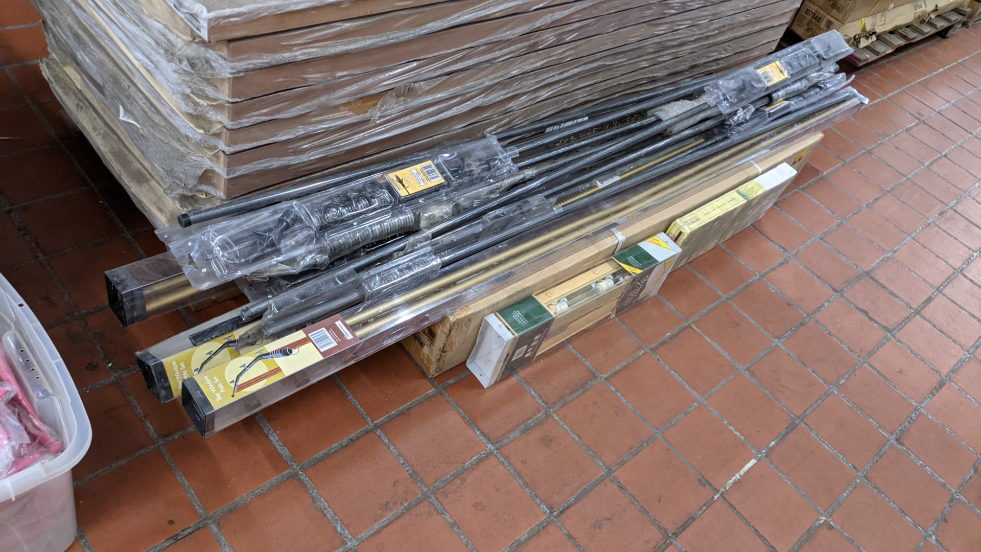 Approx. 16 off assorted curtain poles, curtain rails, Venetian blinds & similar