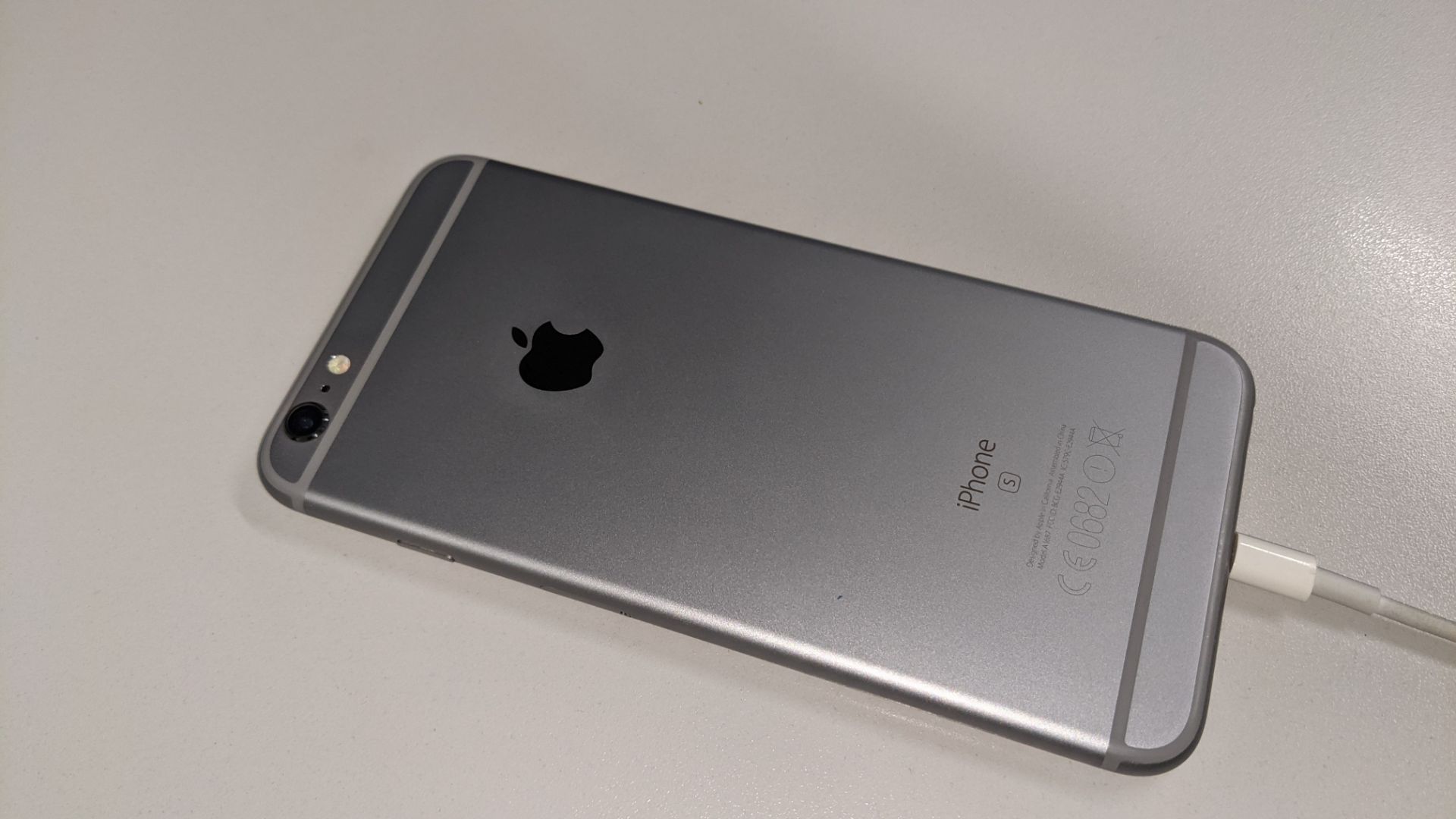 Apple iPhone 6s Plus (32 Gb) in space grey - Image 14 of 38