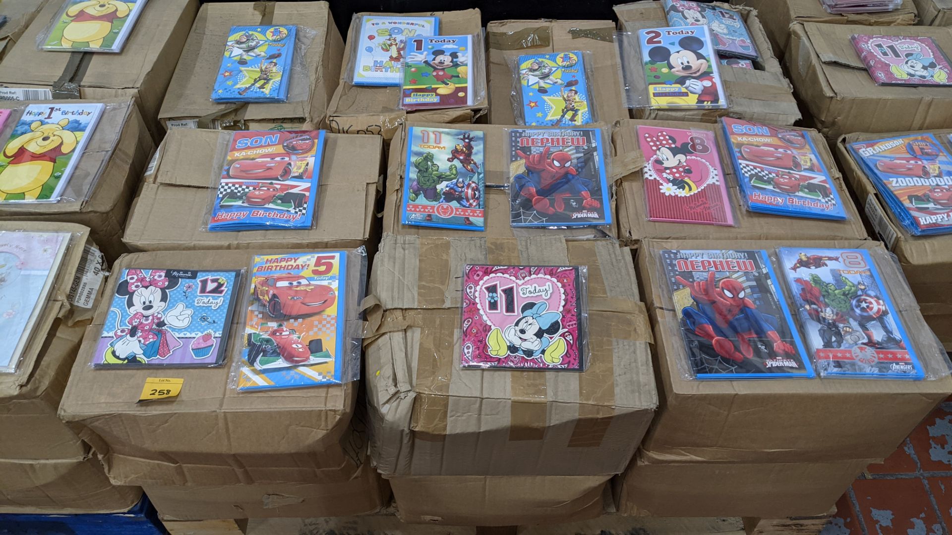 Large quantity of primarily Disney, Marvel/Avengers & other branded greetings cards. Most of the ca