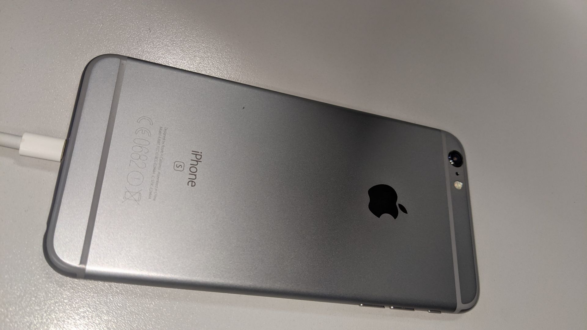 Apple iPhone 6s Plus (32 Gb) in space grey - Image 16 of 38