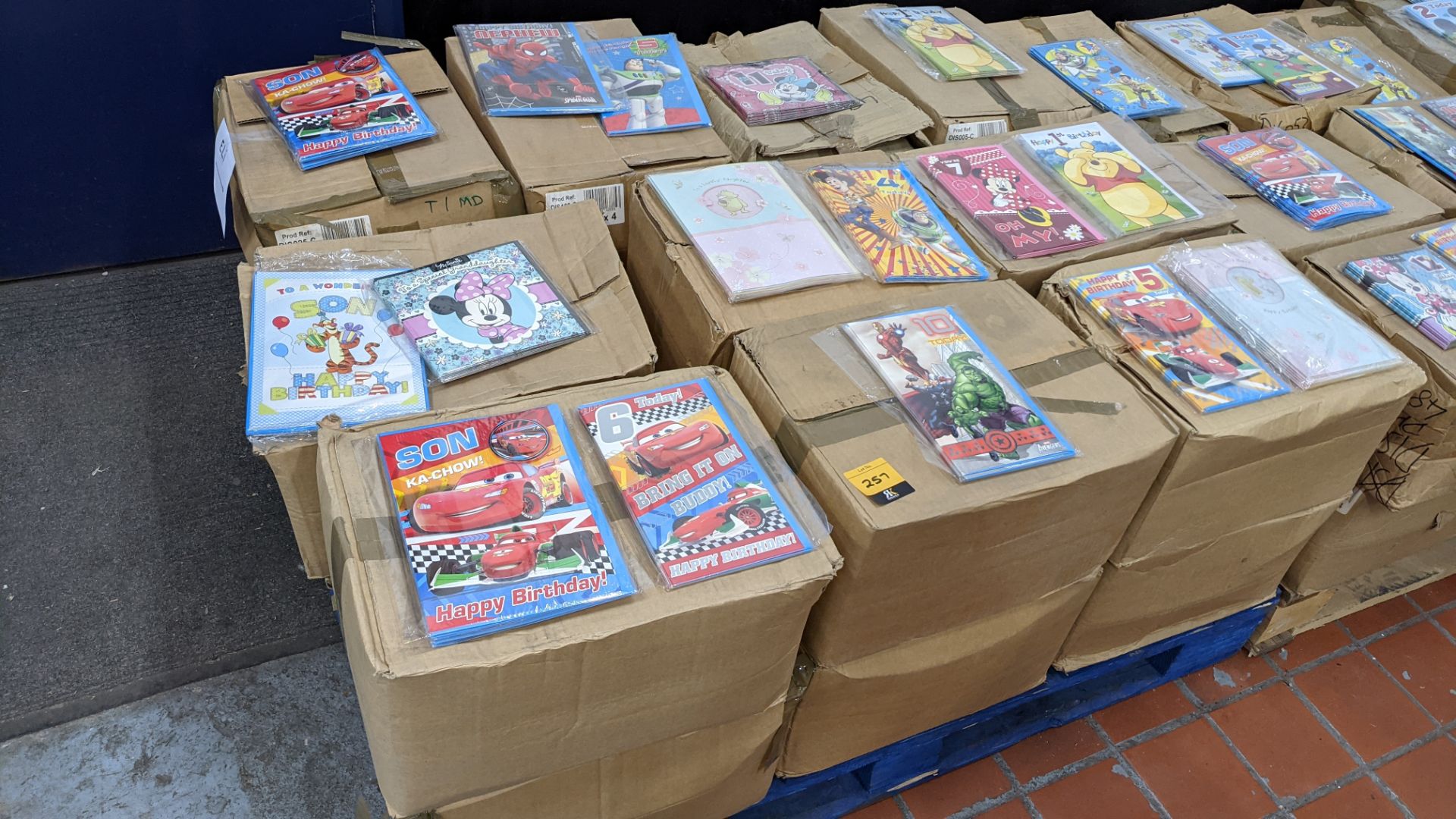 Large quantity of primarily Disney, Marvel/Avengers & other branded greetings cards. Most of the ca