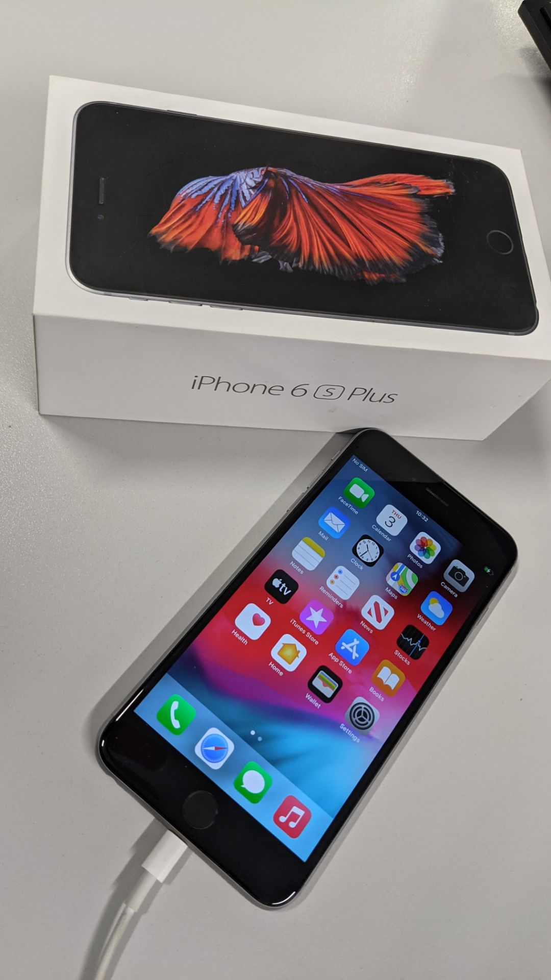 Apple iPhone 6s Plus (32 Gb) in space grey