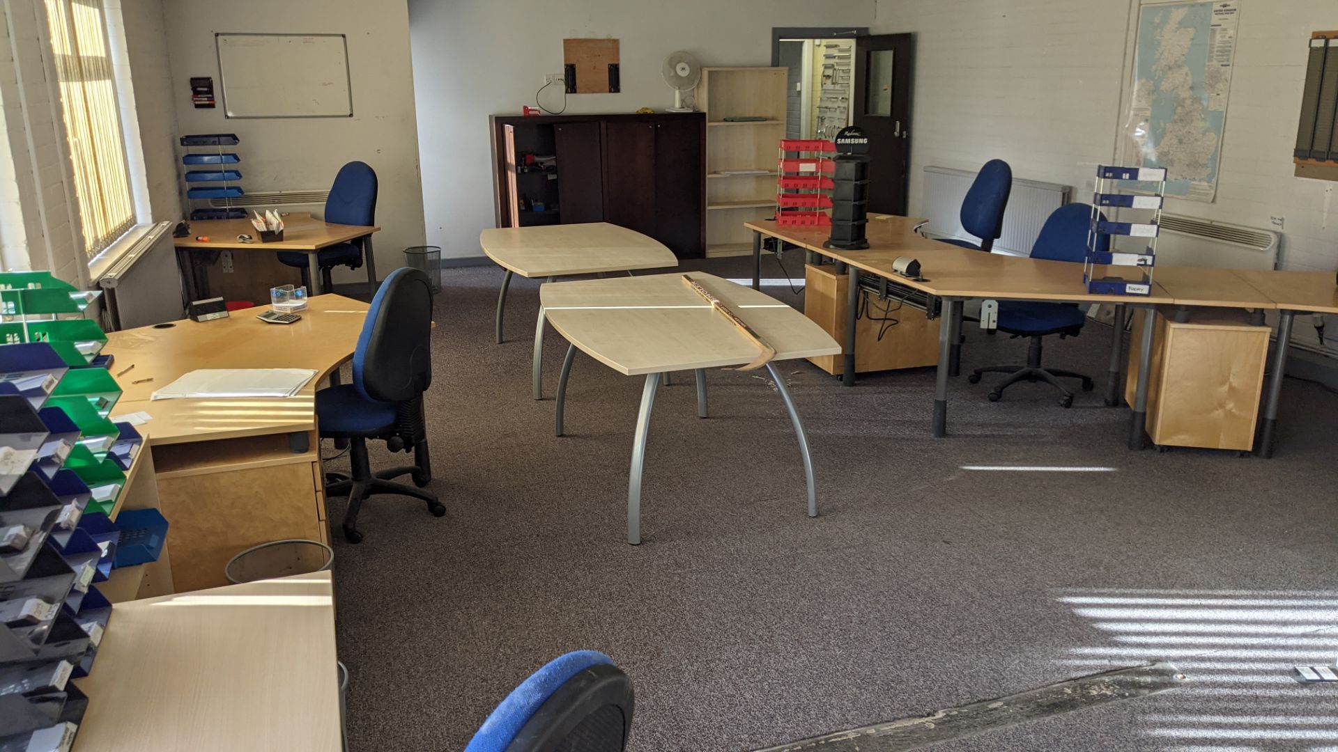 The furniture contents of a large open plan office. This lot effectively comprises all freestanding - Image 9 of 20