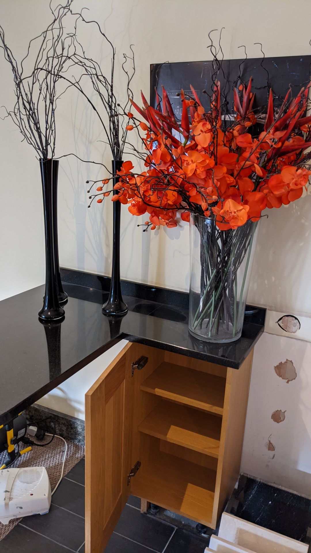 Small seating counter with cupboard underneath one end plus glass & china ornaments located on top o - Image 9 of 10