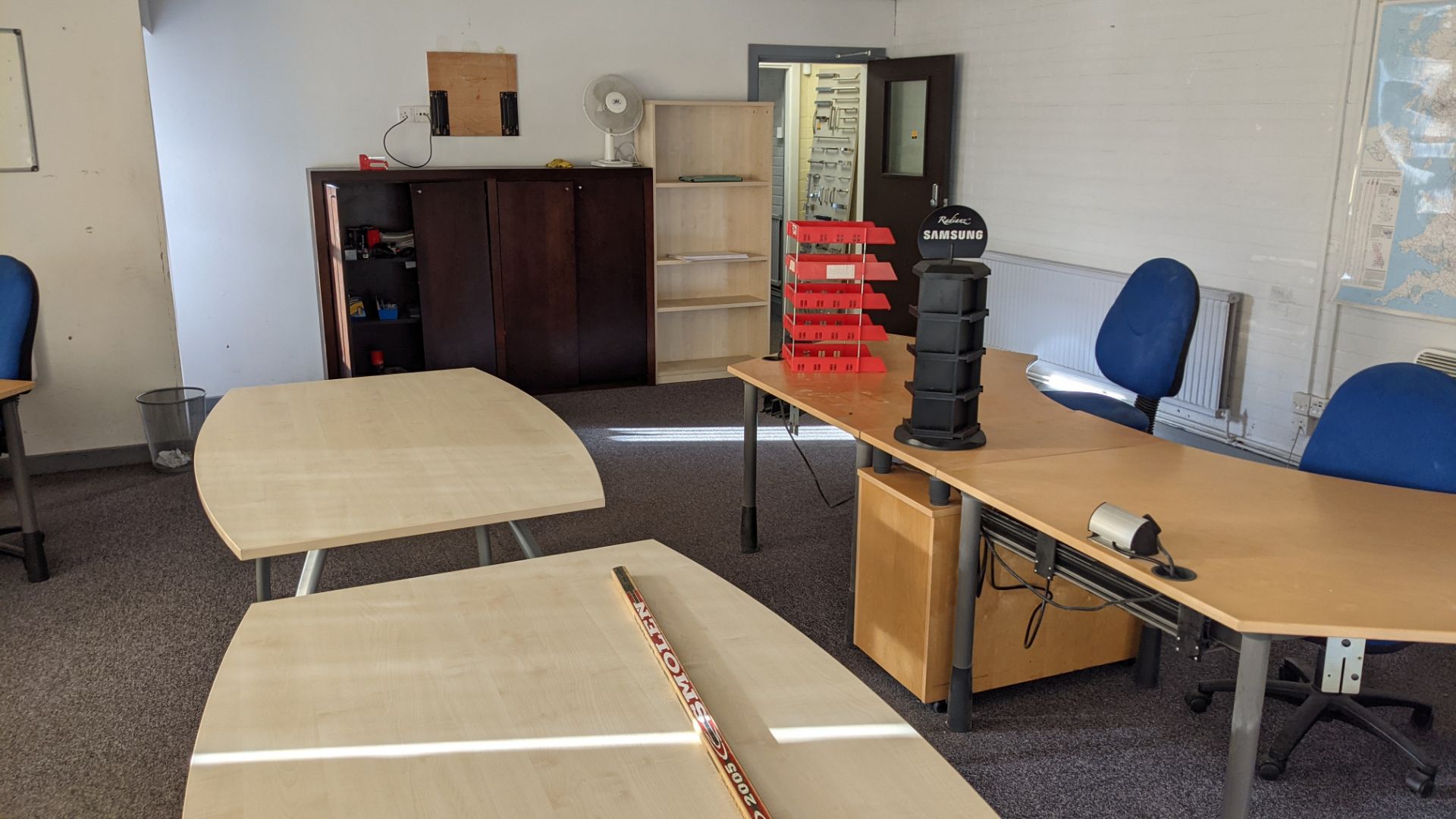 The furniture contents of a large open plan office. This lot effectively comprises all freestanding - Image 8 of 20