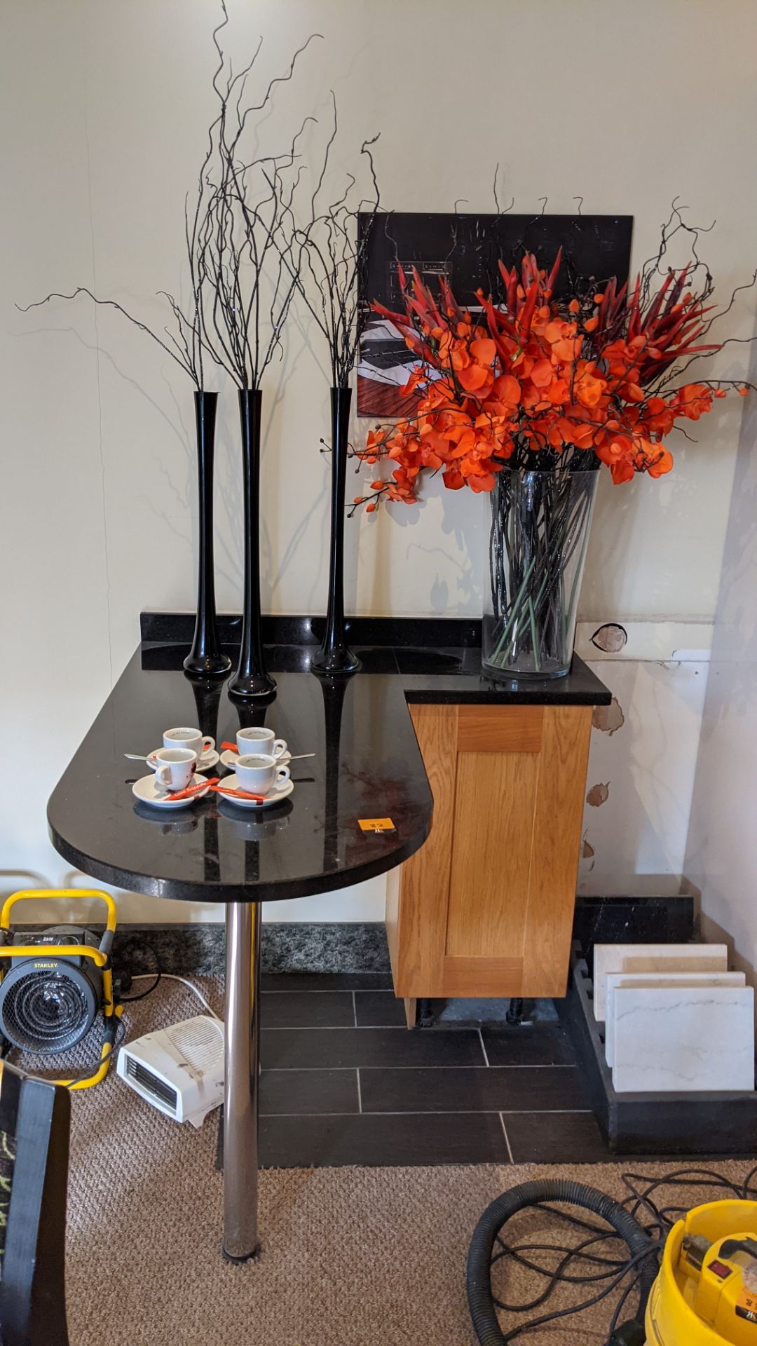 Small seating counter with cupboard underneath one end plus glass & china ornaments located on top o - Image 2 of 10