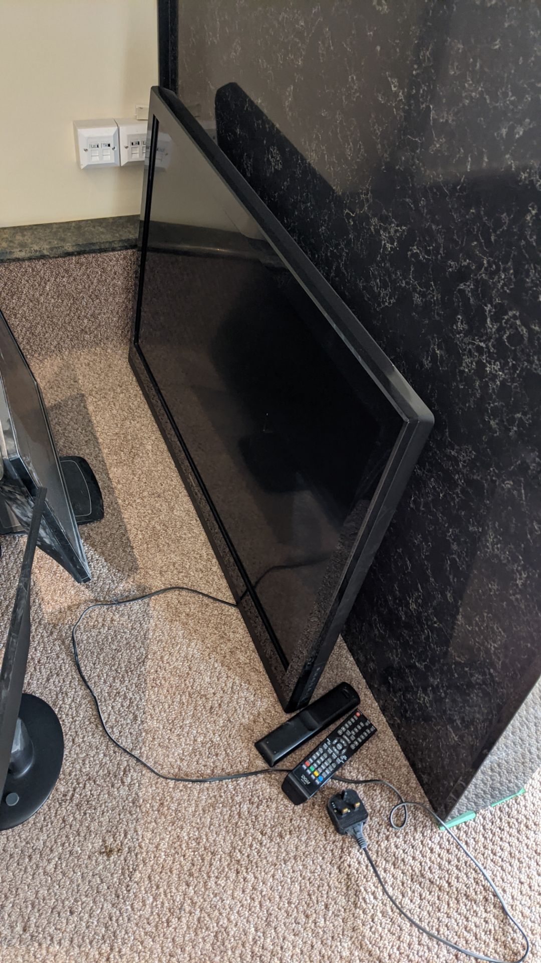 Quantity of IT equipment comprising router cabinet, approx. 10 desktop computers plus monitors, keyb - Image 6 of 21