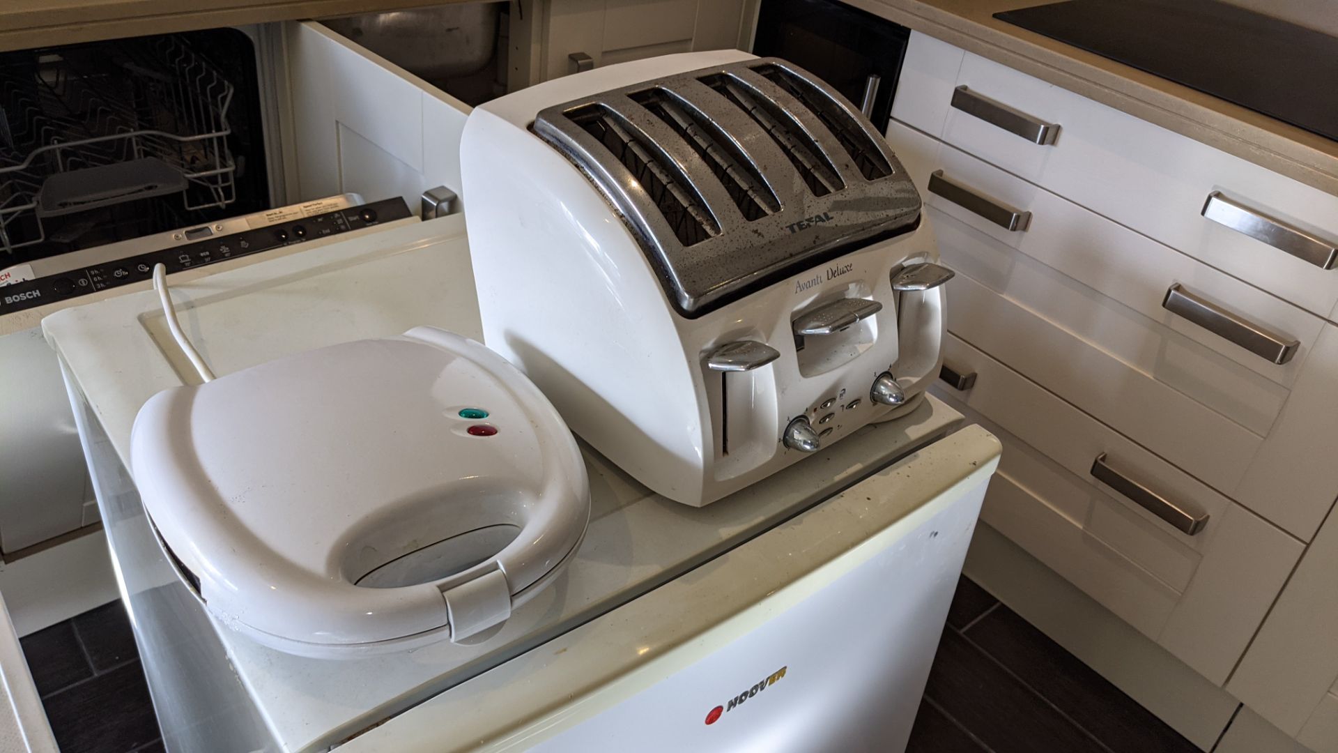Domestic appliances comprising slimline dishwasher, undercounter fridge, toaster & sandwich maker - Image 7 of 10