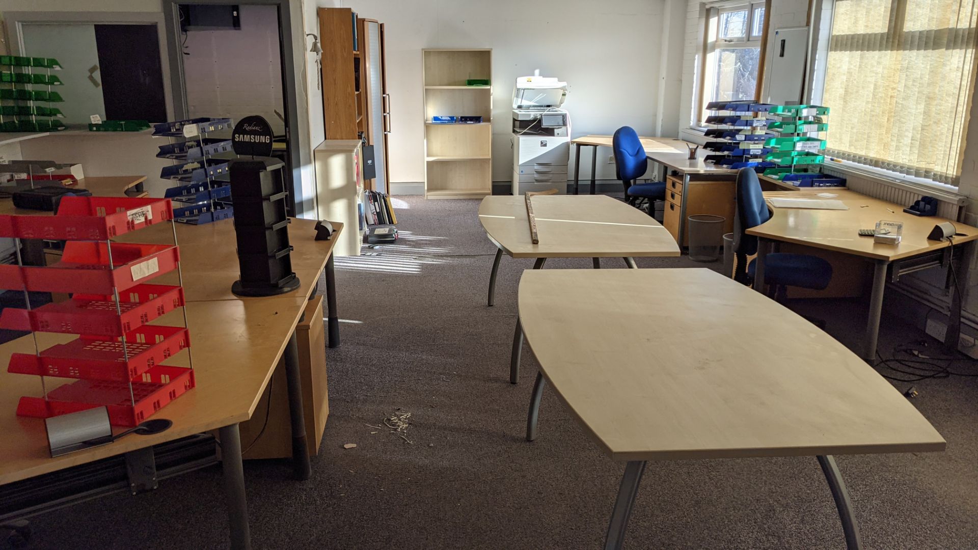 The furniture contents of a large open plan office. This lot effectively comprises all freestanding - Image 14 of 20