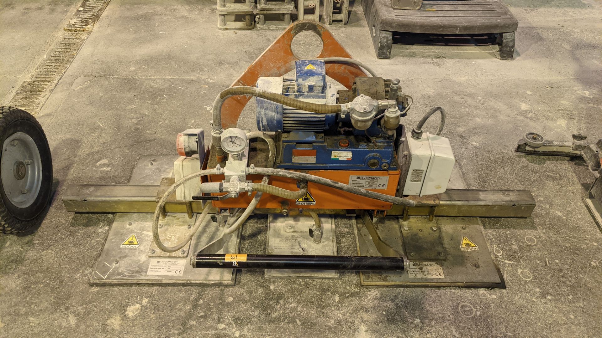 2001 Elephant model GM3R vacuum lifter for use with overhead cranes & similar. NB. This lot cannot b