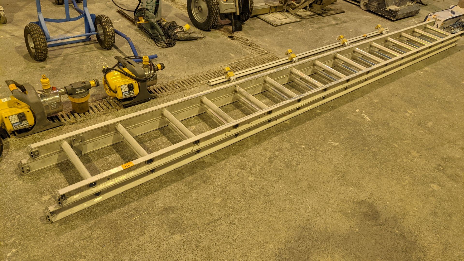 Set of double rung ladders, length of each rung being approx. 4120mm - Image 7 of 8