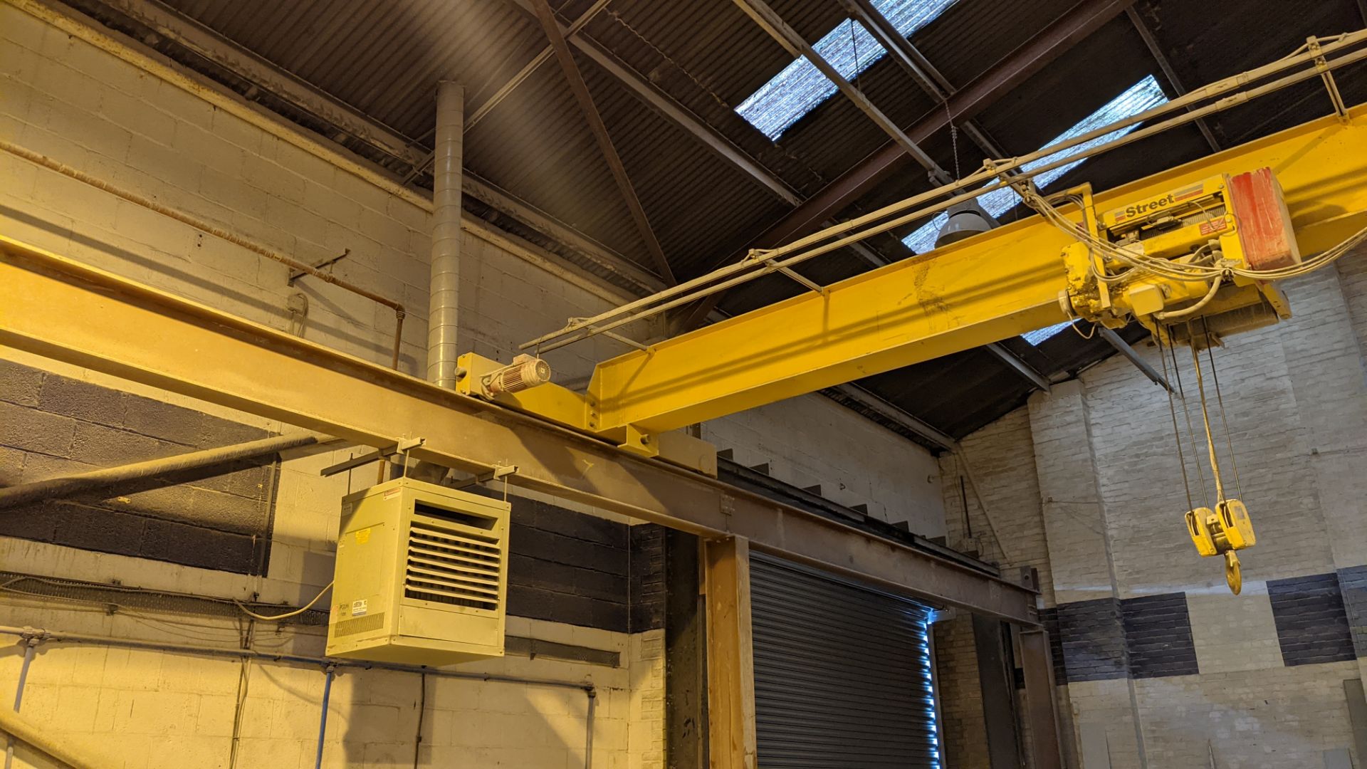 2001 Street overhead travelling crane with 3.2tonne capacity. Serial no. 11006. This lot comprises t - Image 5 of 28