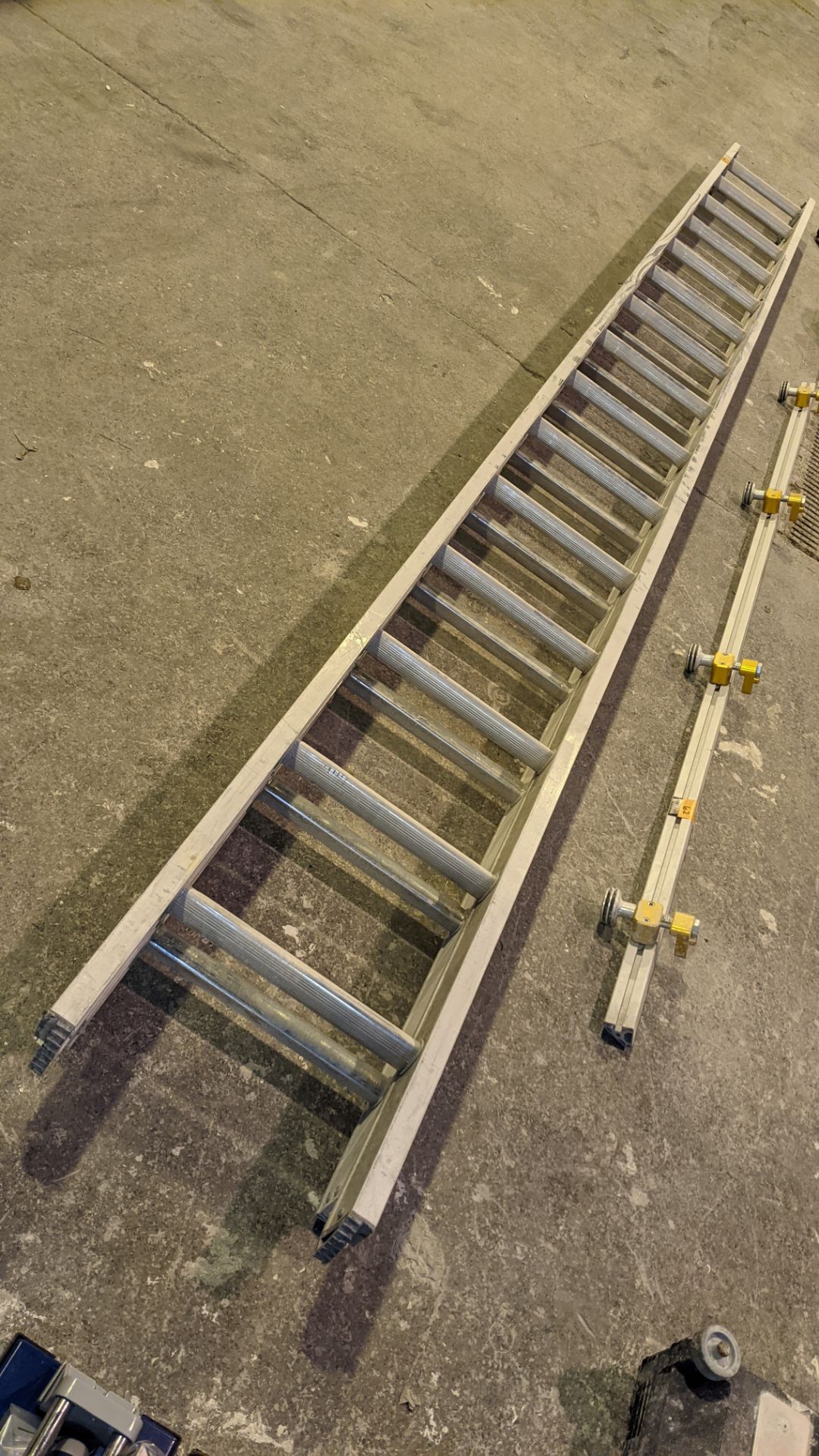 Set of double rung ladders, length of each rung being approx. 4120mm - Image 8 of 8