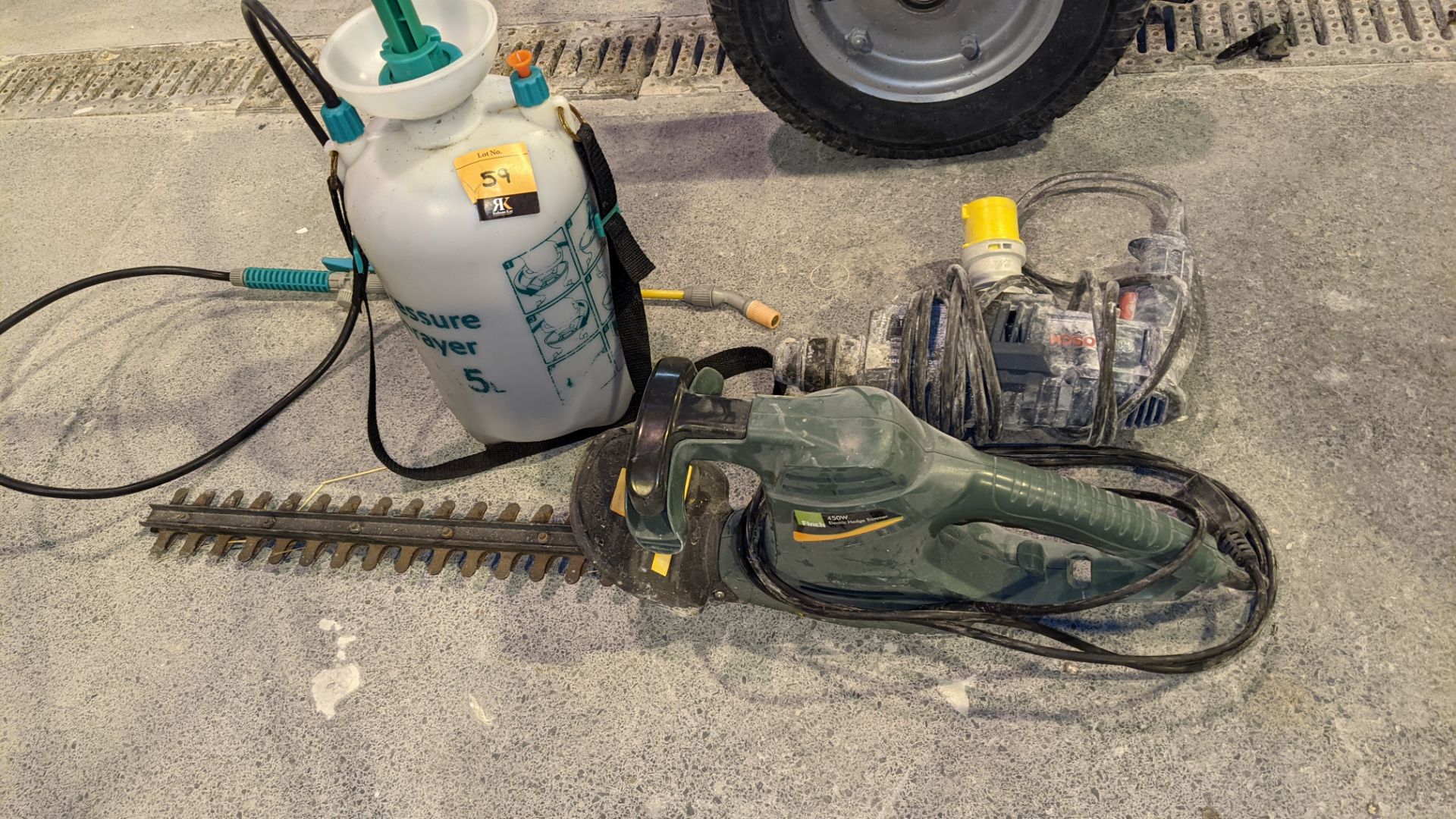 Mixed tool lot comprising electric hedge trimmer, Bosch 110v drill & hand operated sprayer - Image 3 of 7