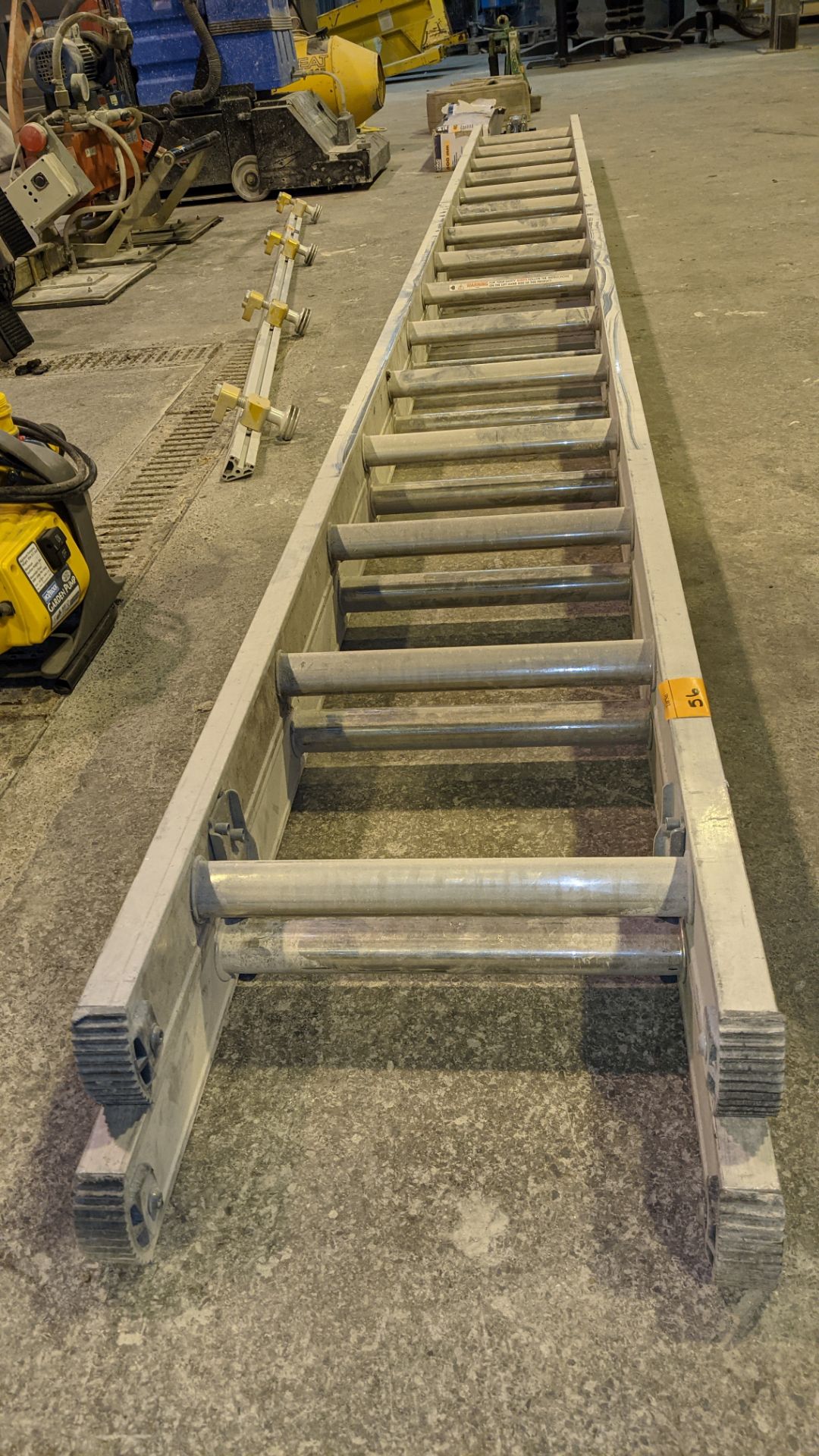 Set of double rung ladders, length of each rung being approx. 4120mm - Image 3 of 8