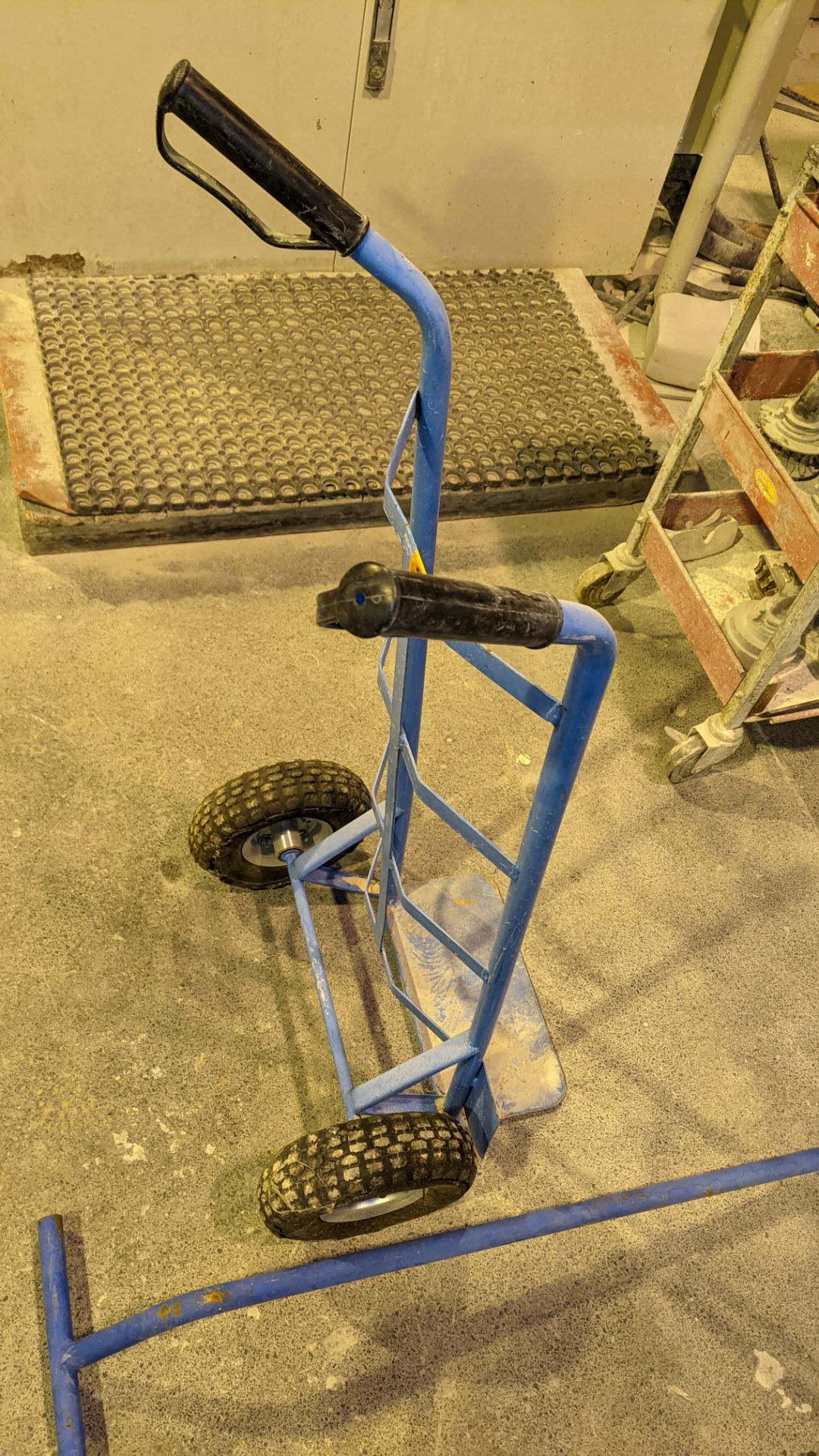 2 off blue metal trolleys comprising sack truck & long handled towing implement - Image 4 of 5