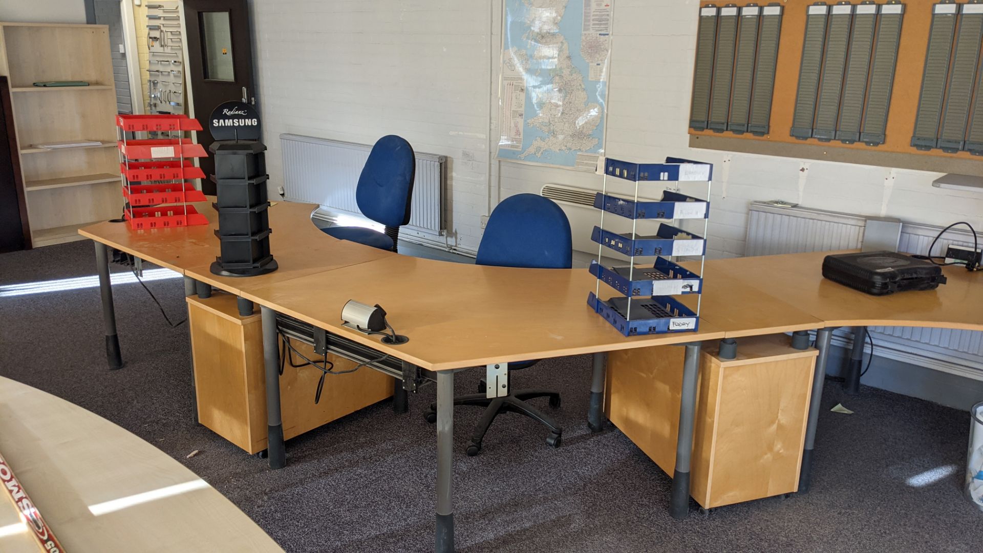 The furniture contents of a large open plan office. This lot effectively comprises all freestanding - Image 7 of 20