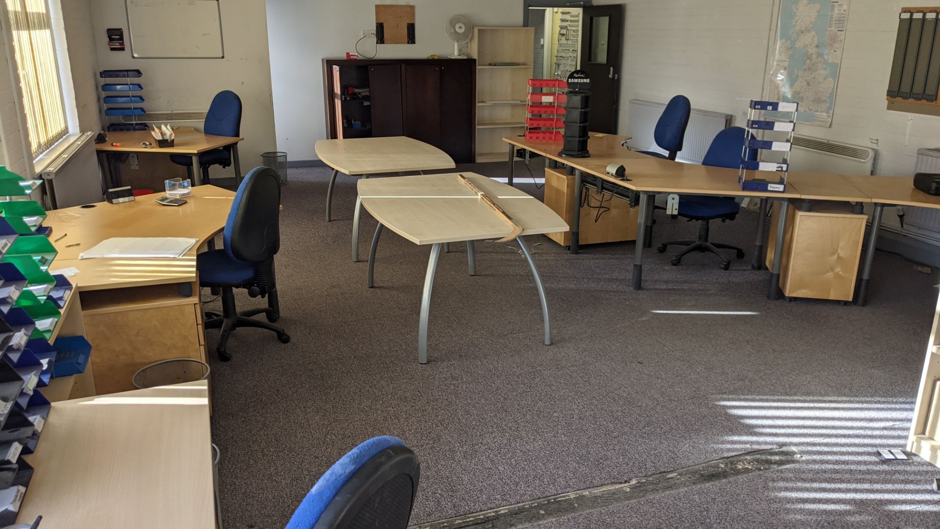 The furniture contents of a large open plan office. This lot effectively comprises all freestanding - Image 10 of 20