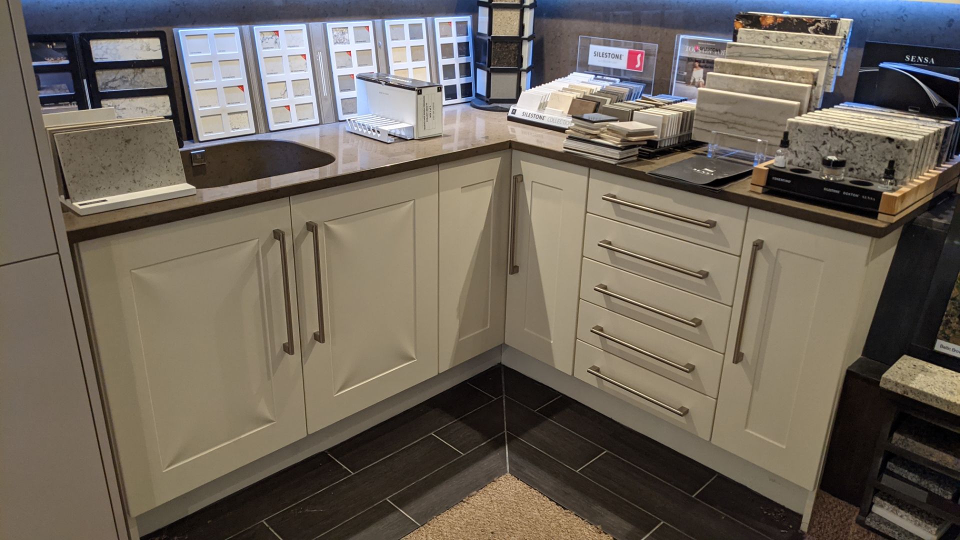 L-shaped kitchen arrangement comprising base cupboards, Silestone counter within integrated basin pl