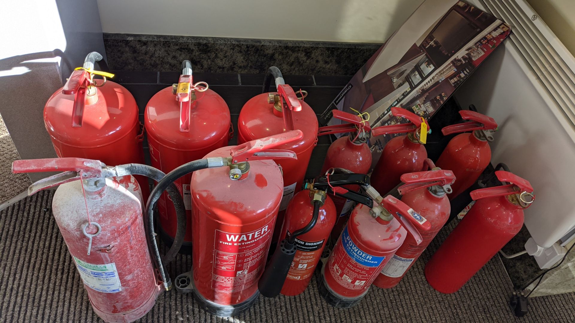 Approx. 12 fire extinguishers - Image 3 of 8