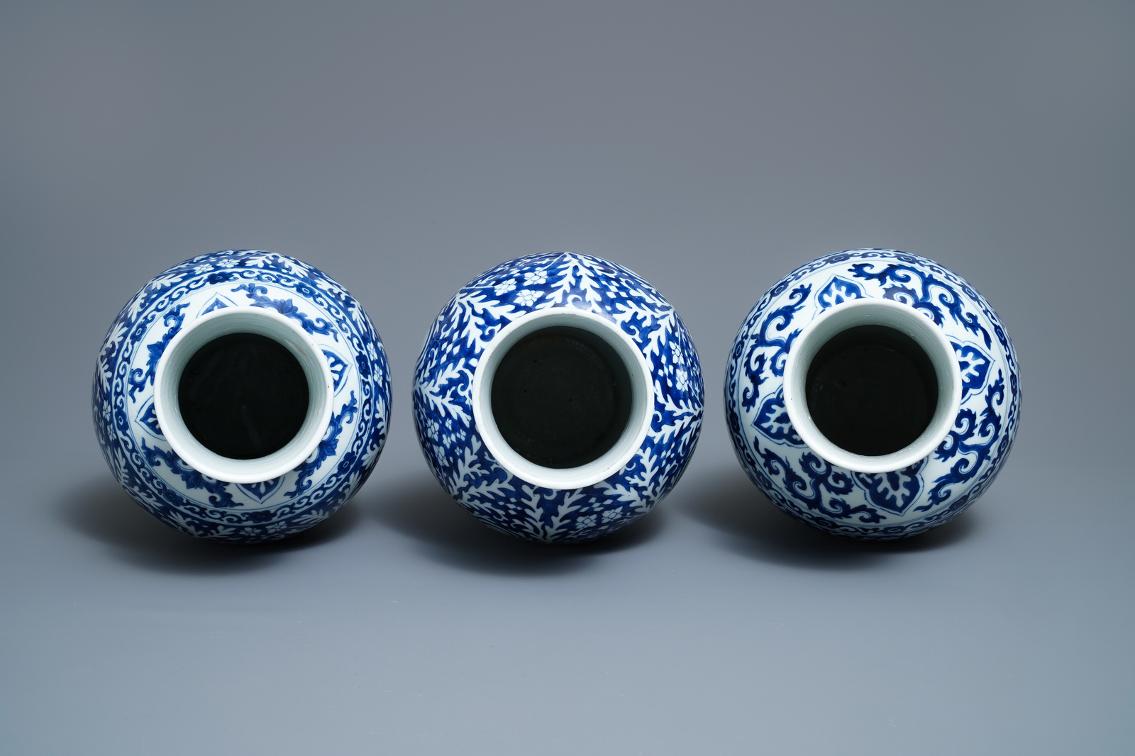 A large Chinese blue and white five-piece garniture with floral design, Kangxi - Image 9 of 10