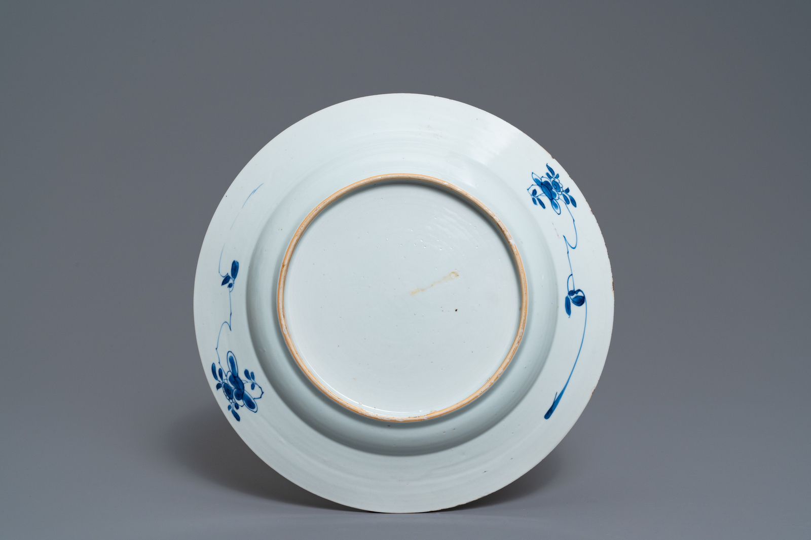A Chinese blue and white dish with musicians in a garden, Kangxi - Image 2 of 2