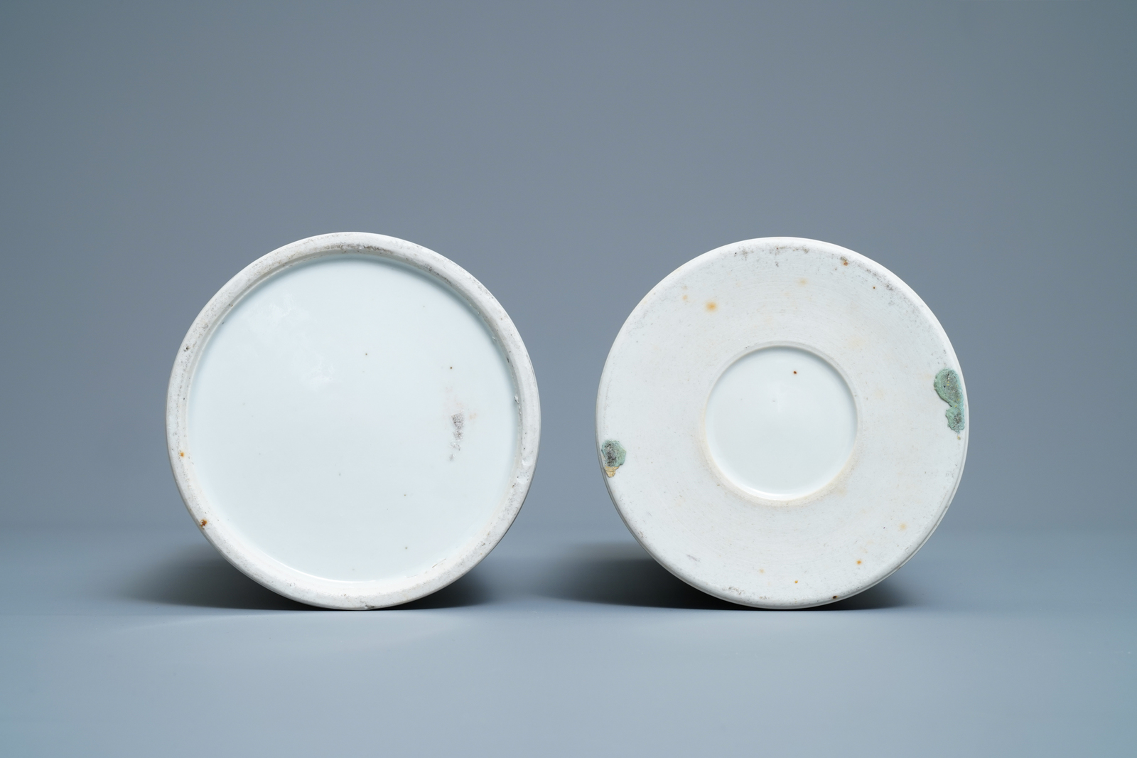 A varied collection of Chinese qianjiang cai, famille rose and blue and white porcelain, 19/20th C. - Image 8 of 20