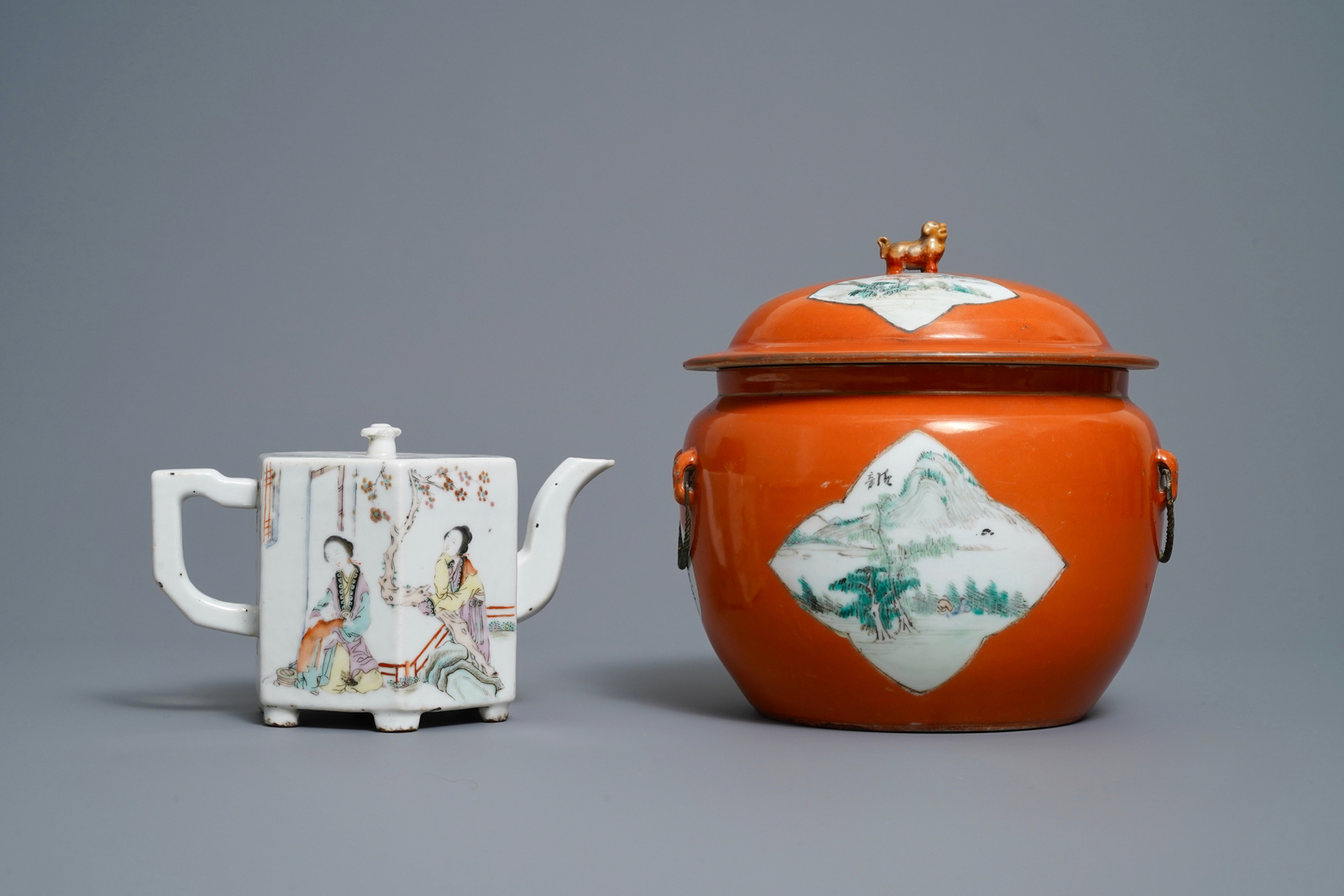 Two Chinese qianjiang cai bowls and a teapot and cover, 19/20th C. - Image 4 of 12