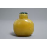 A Chinese yellow jade snuff bottle, 18th C.