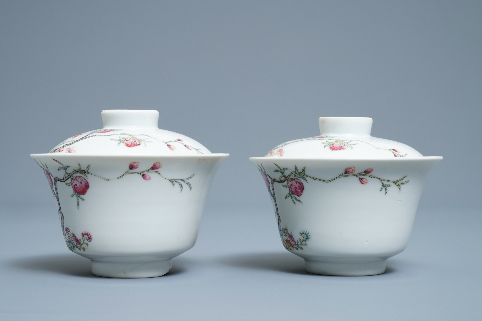 A varied collection of Chinese qianjiang cai, famille rose and blue and white porcelain, 19/20th C. - Image 19 of 20