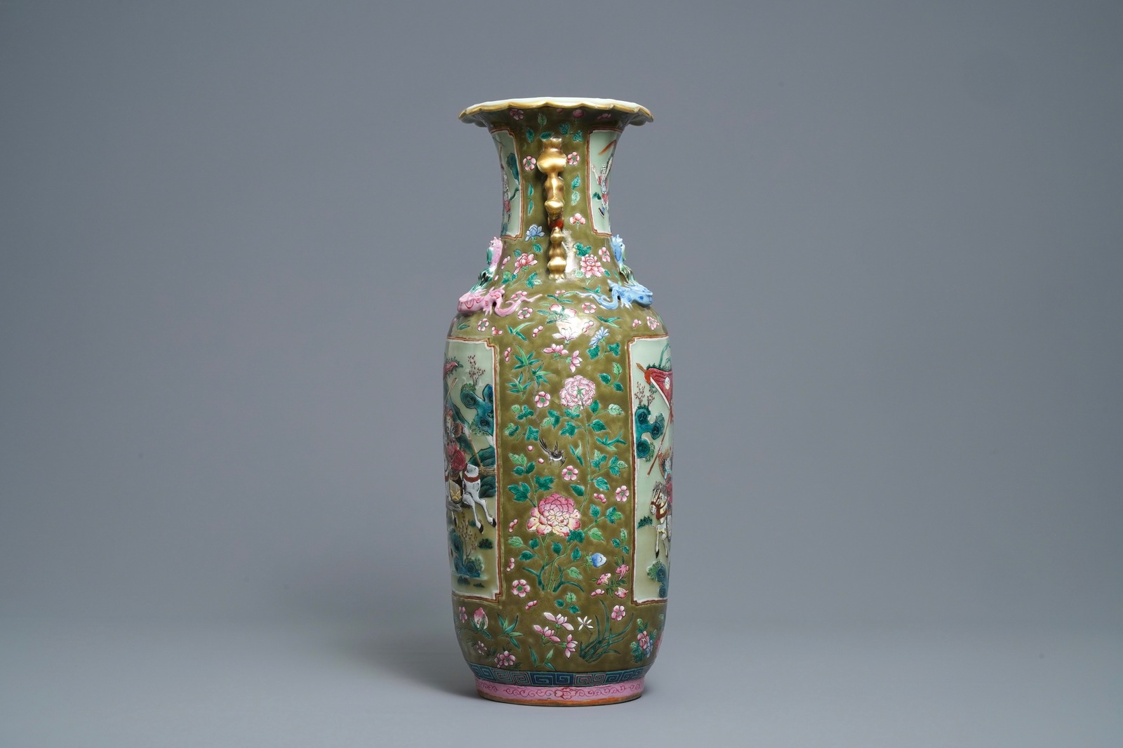 A Chinese brown- and celadon-ground famille rose vase, 19th C. - Image 2 of 6